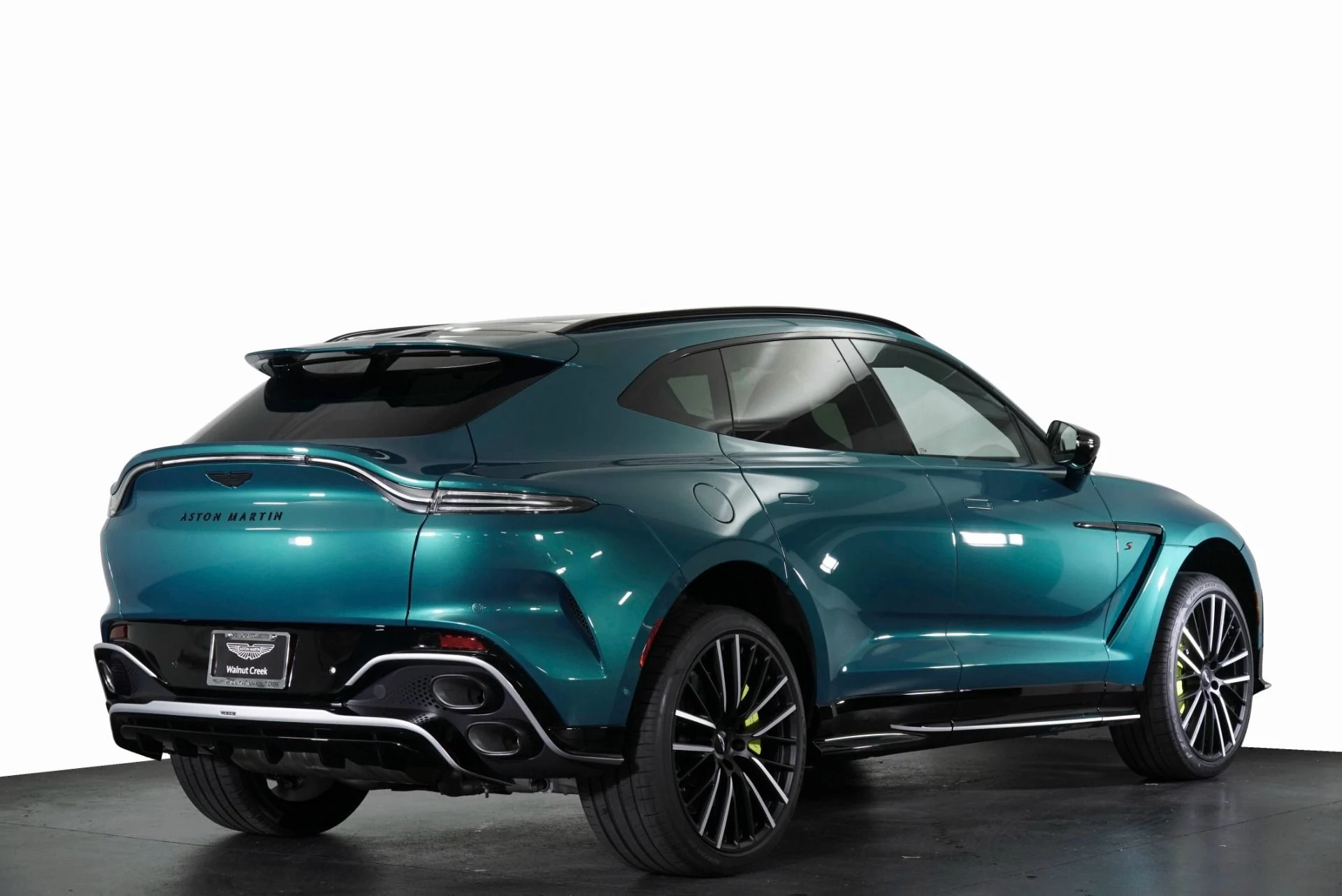 mph032_1503890359_New_2026_Aston_Martin_DBX_S_1768416197_5cbc754340