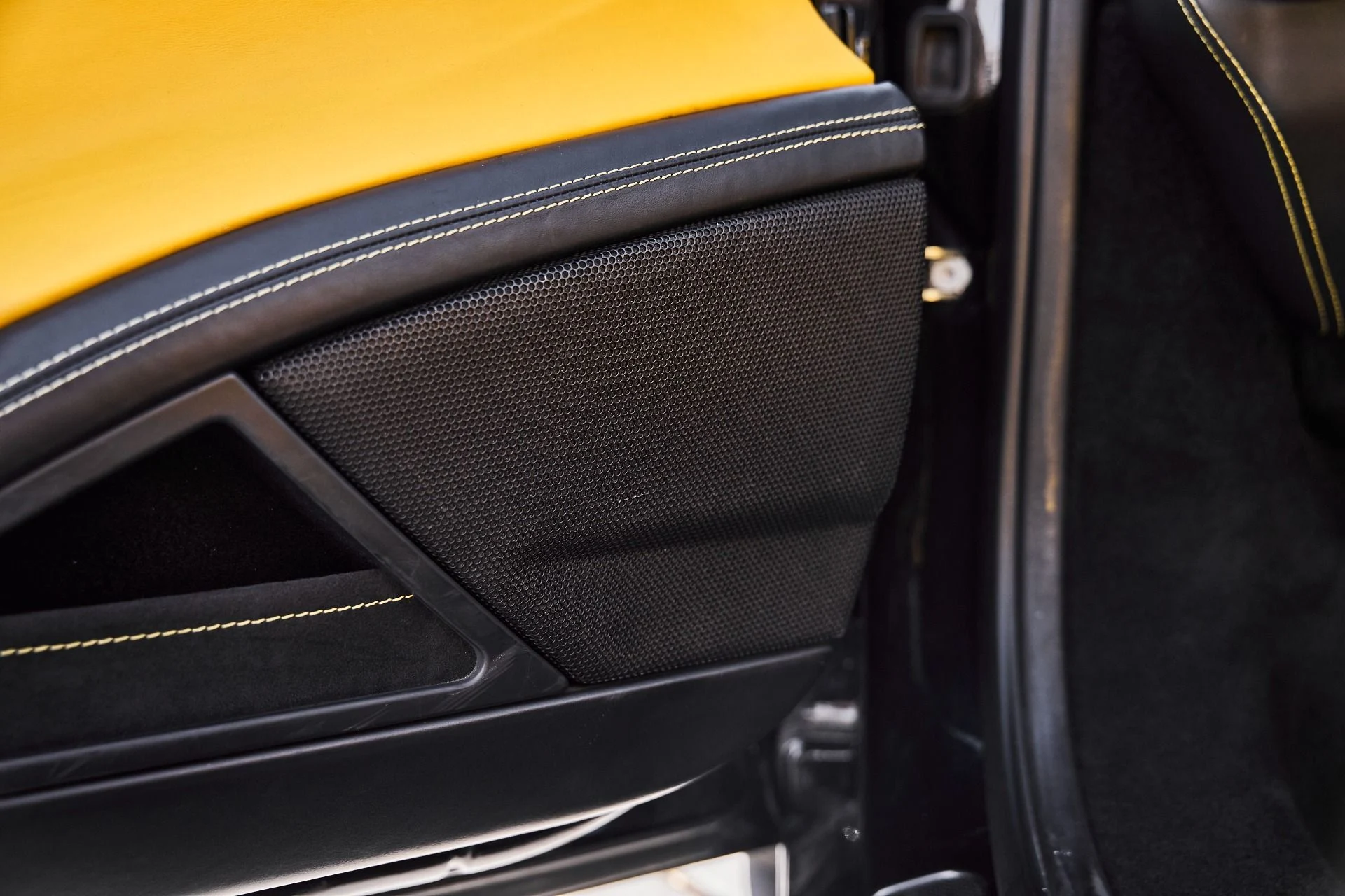 mph032_1504454636_Used_2013_Ferrari_458_Spider_Base_1778089076_ad25fc4231