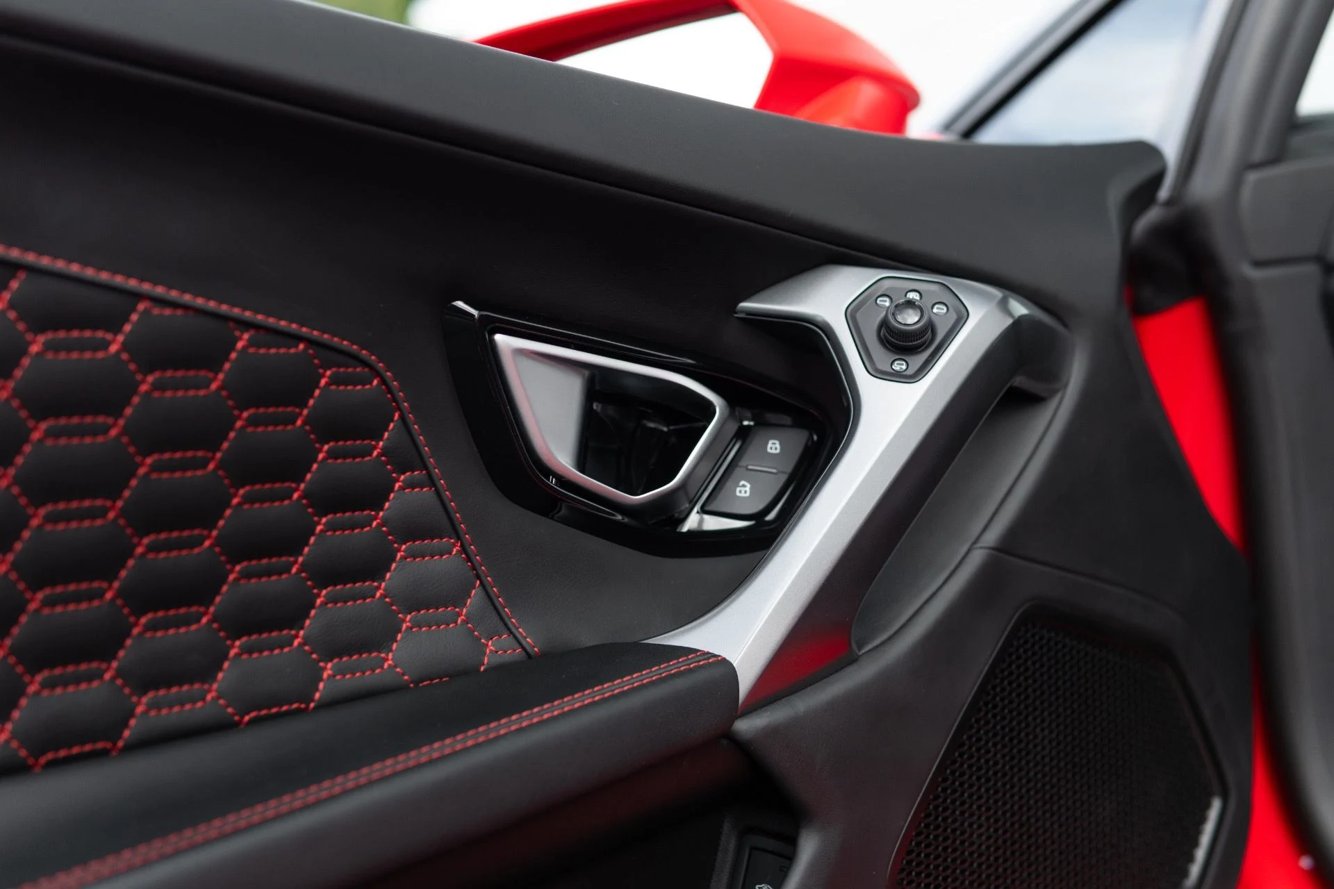 mph032_1512408991_Used_2018_Lamborghini_Huracan_LP_580_2_Spyder_1766443768_6860f8ffa0