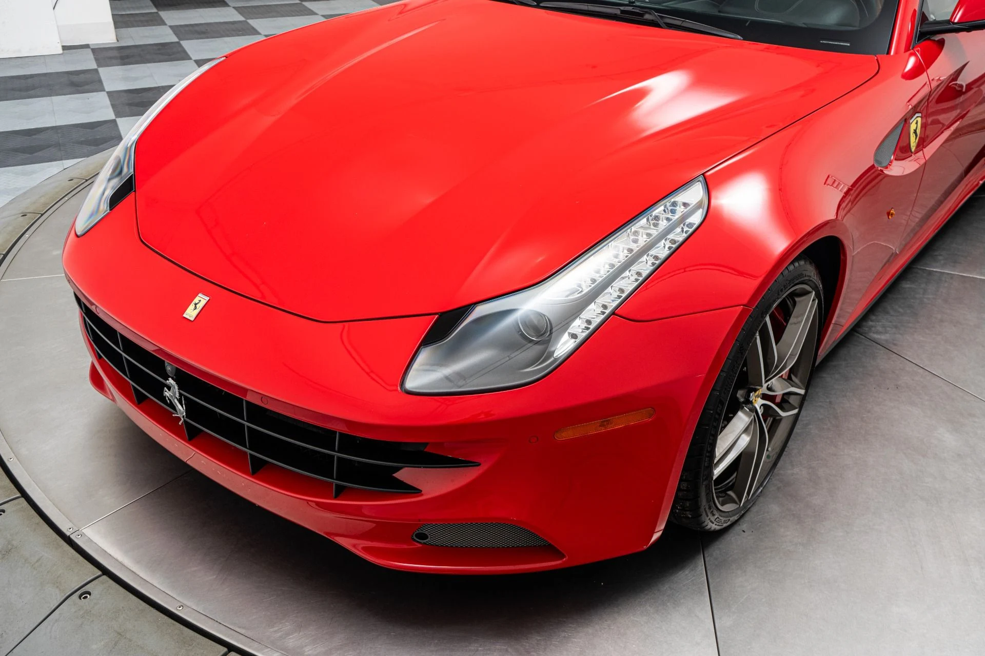 mph032_1513962170_Used_2014_Ferrari_FF_V12_Power_Ventilated_Seats_Sport_Exhaust_Passenger_Display_1775246163_689f280747