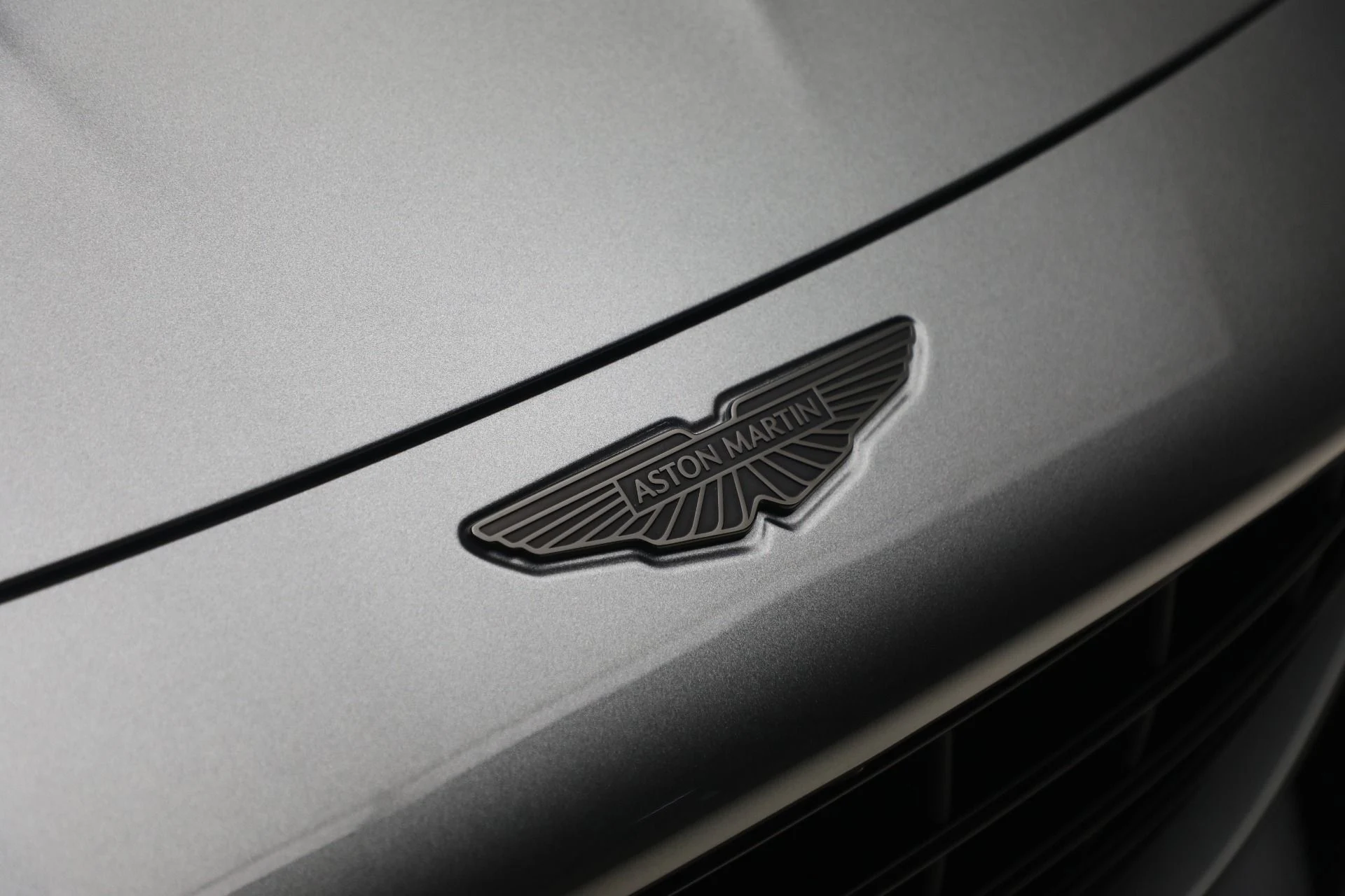 mph032_1516601779_New_2026_Aston_Martin_Vantage_S_Roadster_1776880029_9fa8b4a3e1