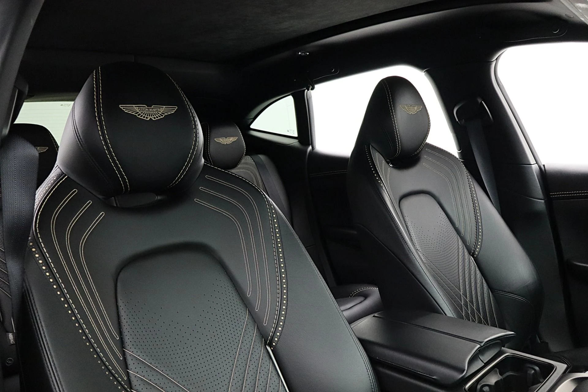 mph032_1529661396_Used_2021_Aston_Martin_DBX_f8bed8e988