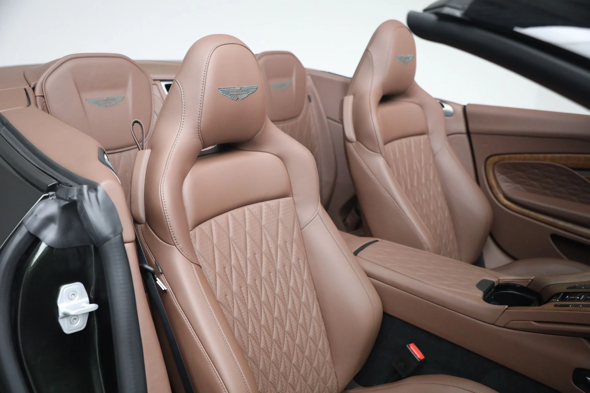 mph032_1548500492_New_2026_Aston_Martin_DB_12_Volante_1767705690_b74d01d122