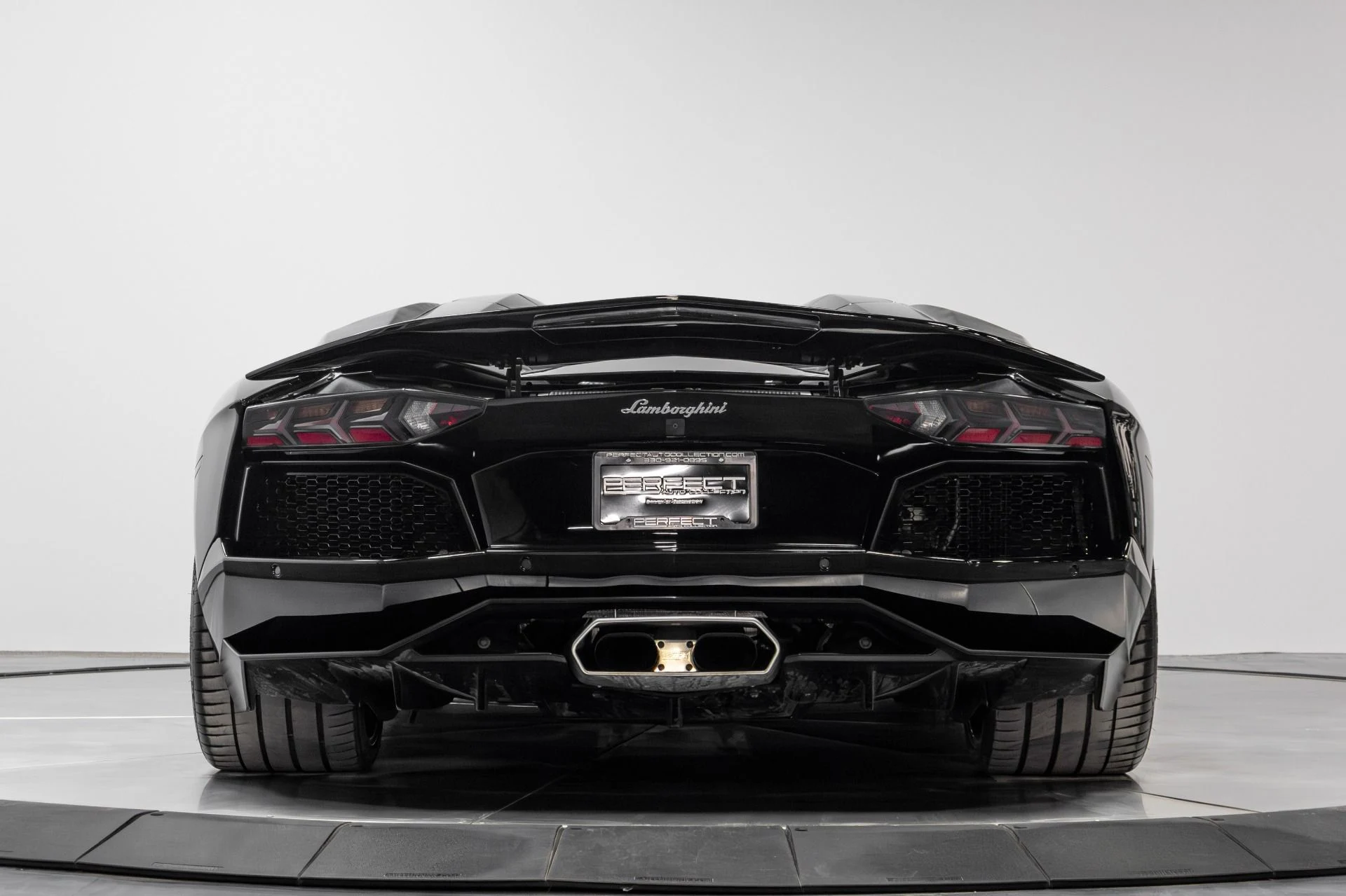 mph032_1552224847_Used_2015_Lamborghini_Aventador_LP_700_4_1770952947_28e0094417