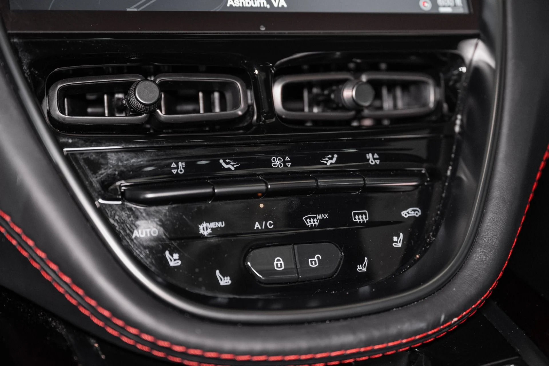 mph032_155244500_Used_2023_Aston_Martin_DBX_1759420247_170ccb89fb
