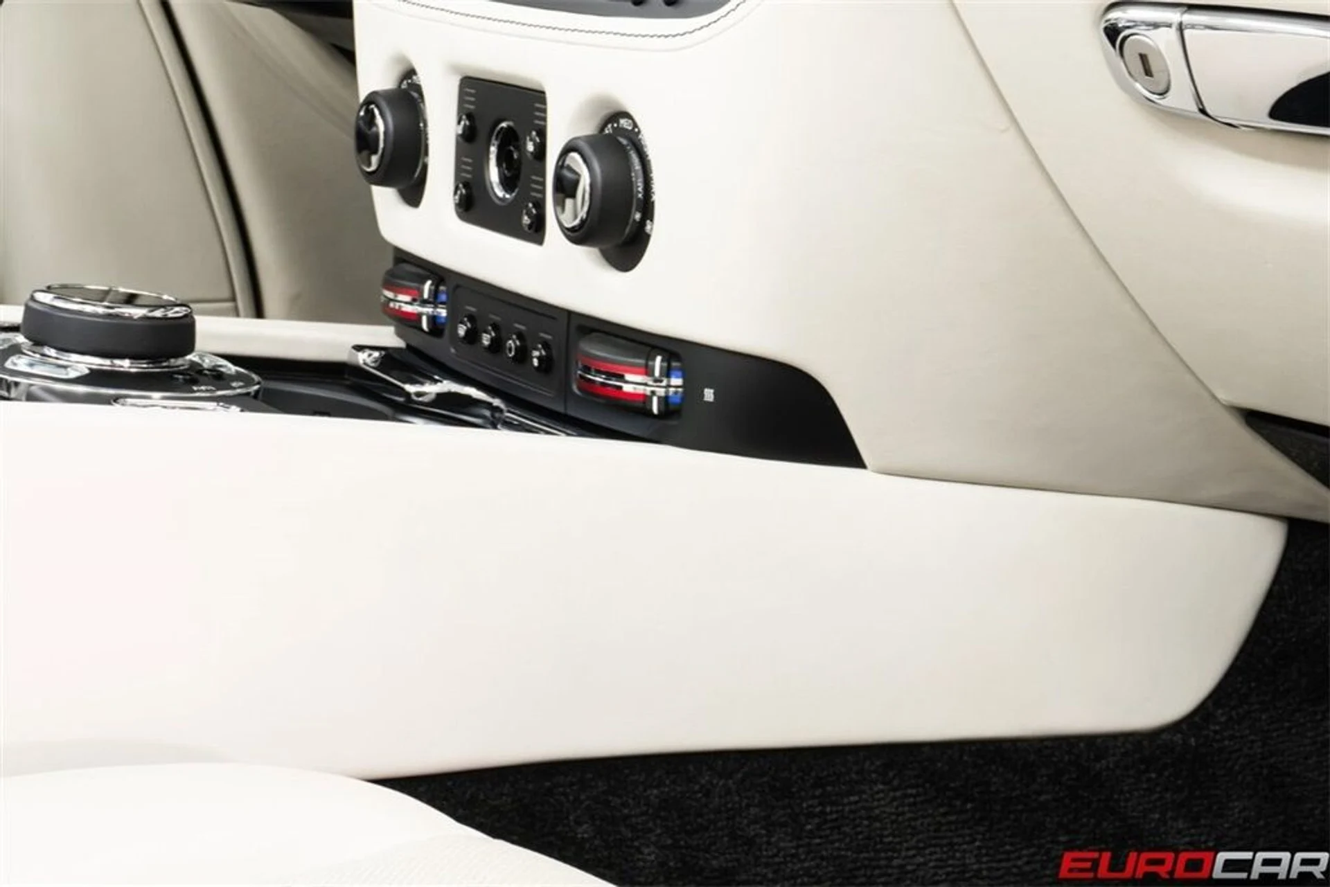 mph032_155708007_image_33_5791b384c3