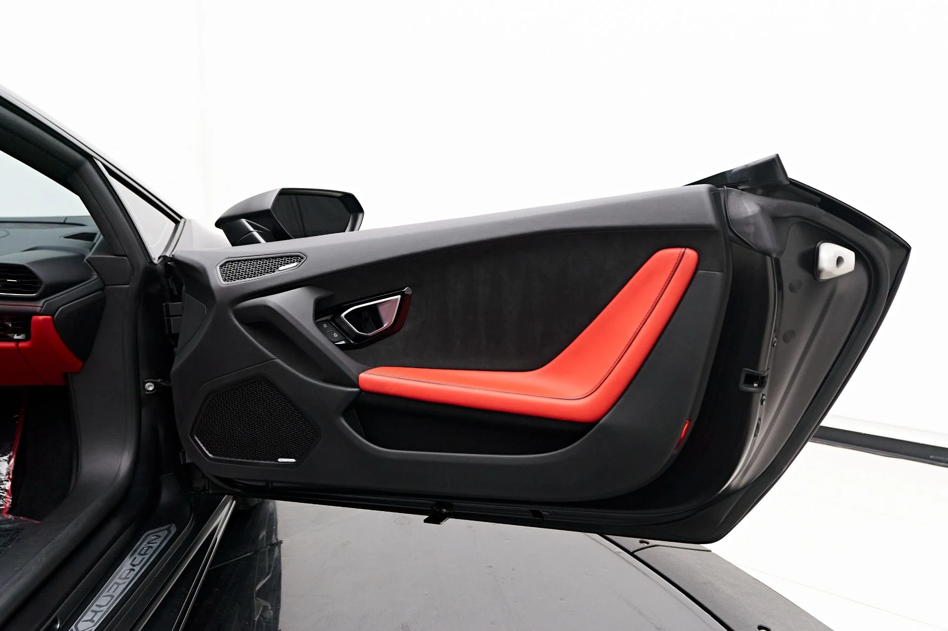 mph032_1557181780_Used_2021_Lamborghini_Huracan_EVO_Base_1729305631_f4b8a8a0c1