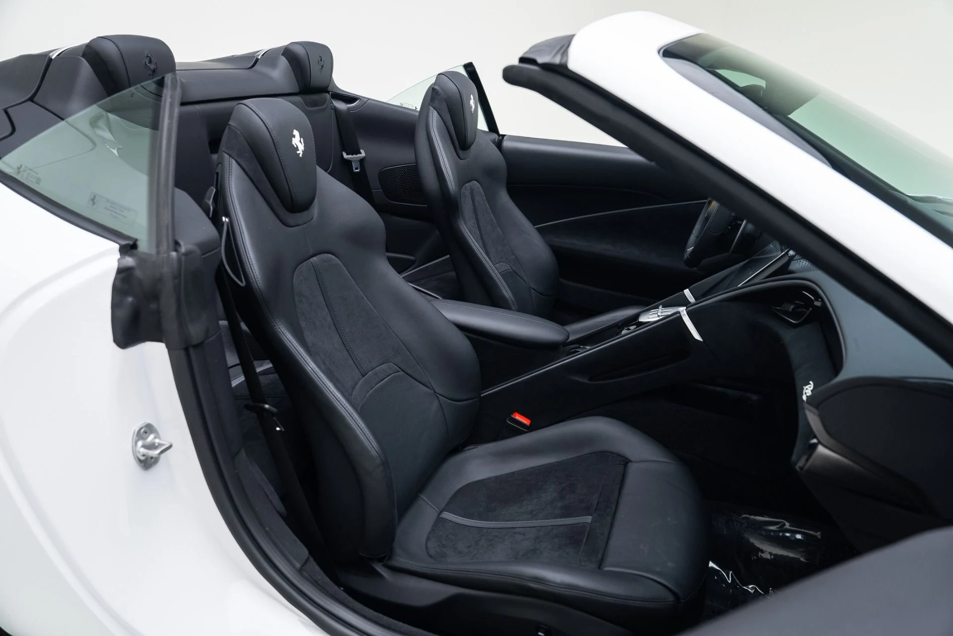 mph032_1561467822_Used_2025_Ferrari_Roma_Spider_1766089182_726aaa8106