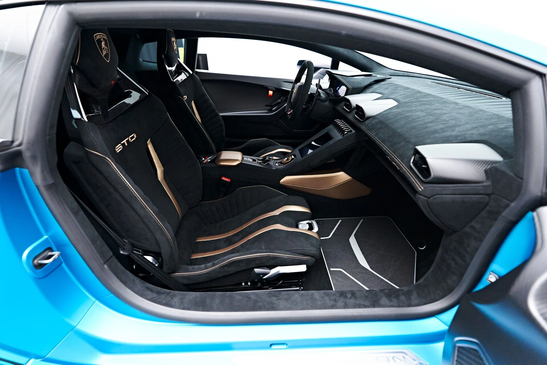 mph032_1579287121_Used_2022_Lamborghini_Huracan_STO_Base_1732754503_5e52b2cc8e