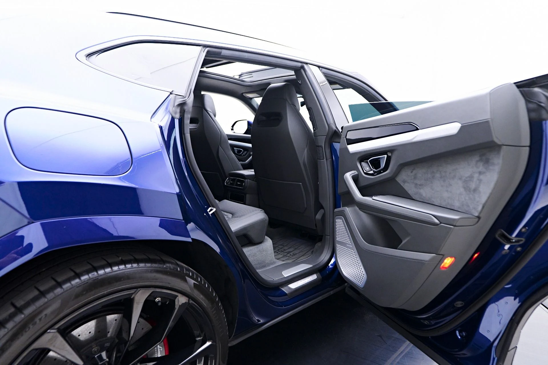 mph032_1583014423_Used_2020_Lamborghini_Urus_Base_1754965756_ac4d187008