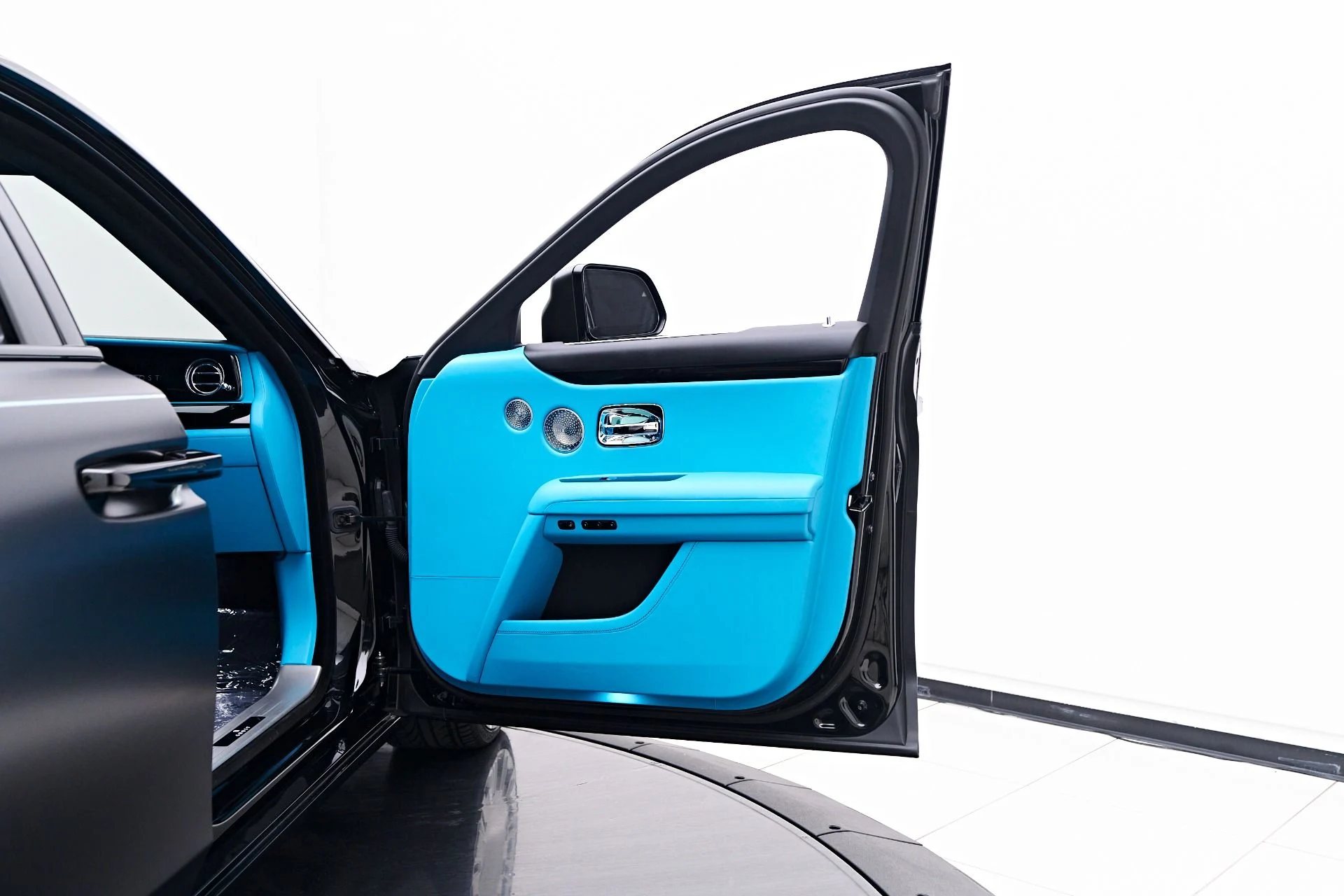 mph032_1584481591_Used_2024_Rolls_Royce_Ghost_Base_1755131984_8adaeaa81f