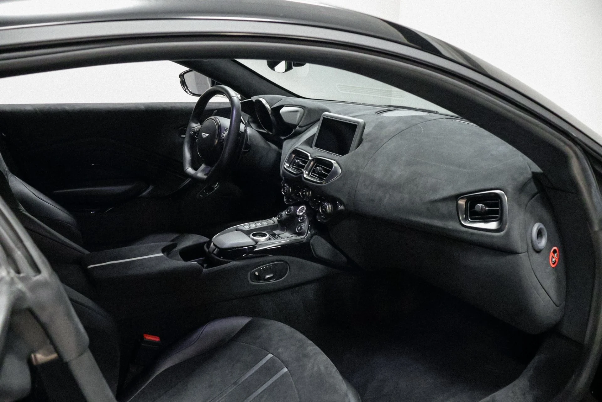 mph032_1585056016_Used_2019_Aston_Martin_Vantage_1760536452_9b4819d91e
