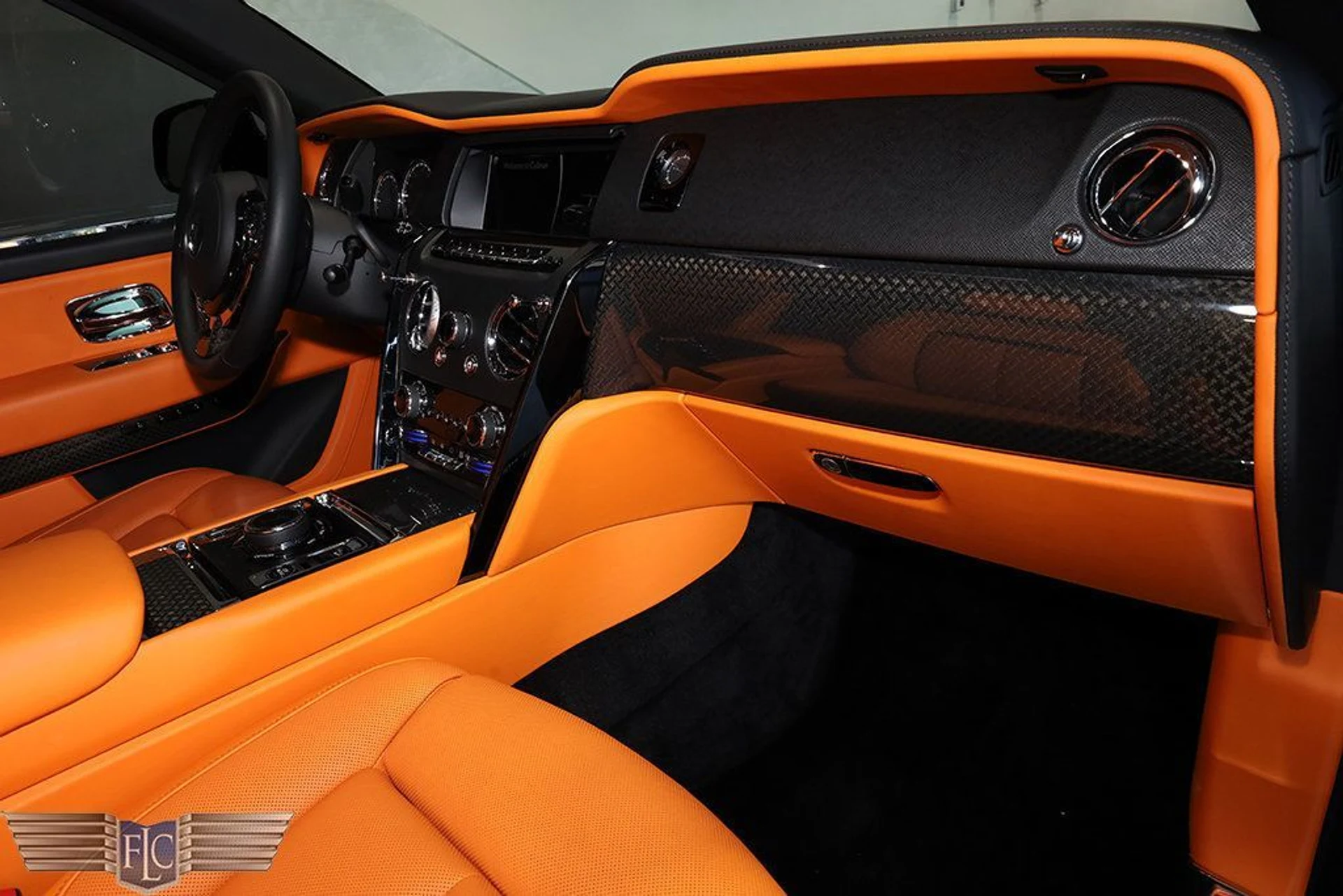 mph032_1586482145_used_2023_rolls_royce_cullinan_blackbadgesportutility_9689_23001935_33_1024_f9483a432a