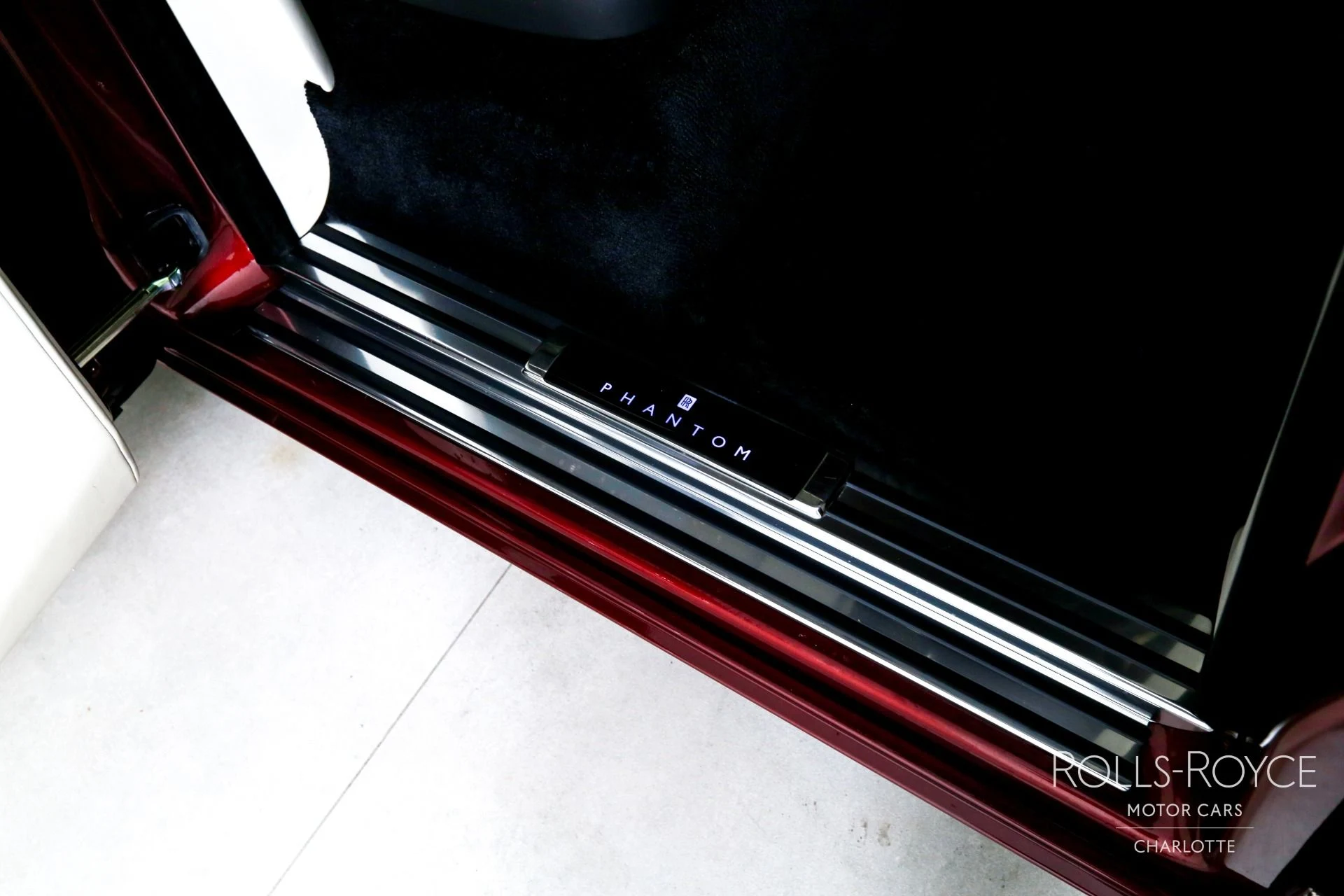 mph032_1593253835_Used_2019_Rolls_Royce_Phantom_1760804131_7598956f34