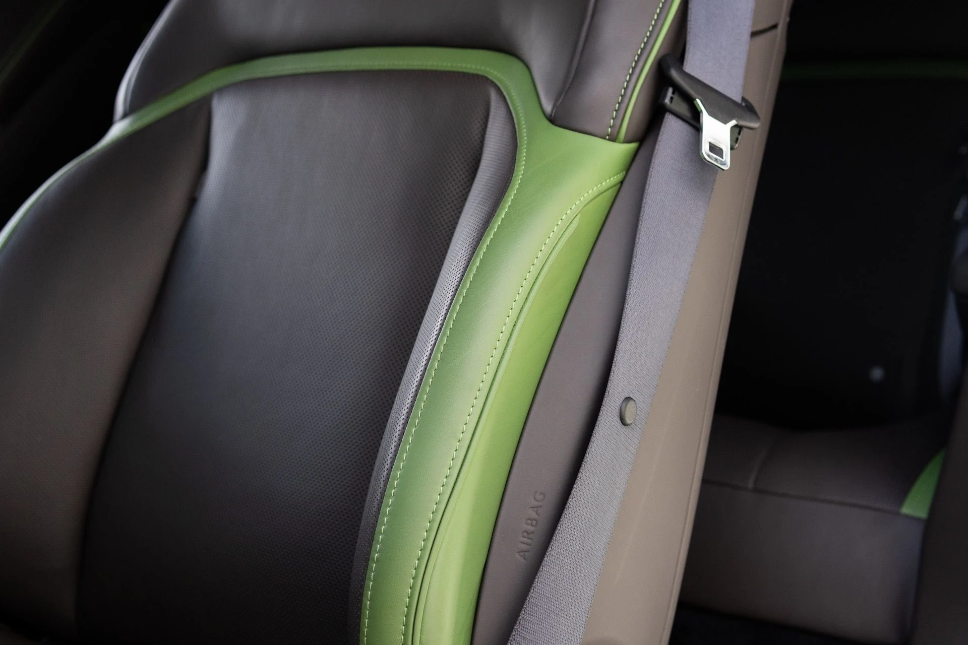 mph032_1596168188_Used_2024_Rolls_Royce_Spectre_1775023108_de1bc0f247