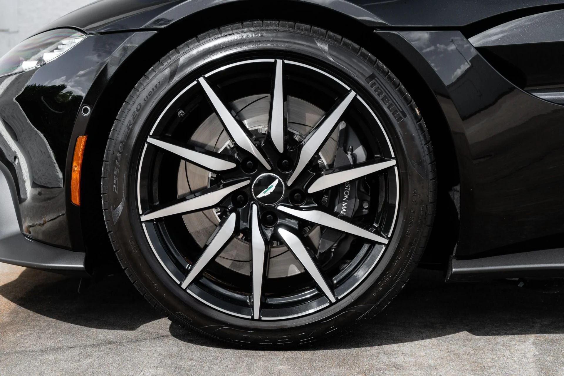 mph032_1596890042_Used_2019_Aston_Martin_Vantage_1789496200_74267fb045