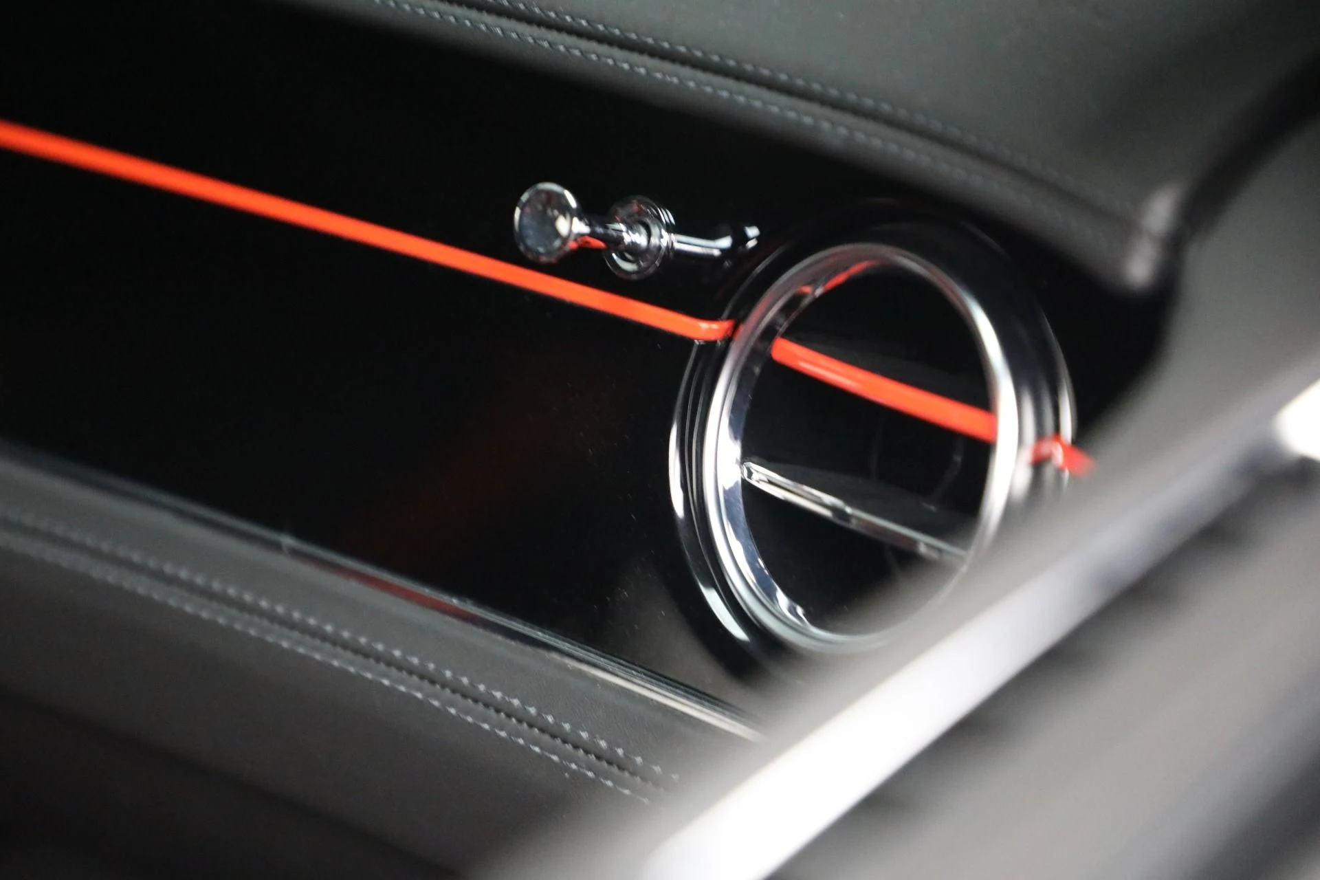 mph032_1604581583_Used_2022_Bentley_Flying_Spur_V8_1770156779_e4ff126846