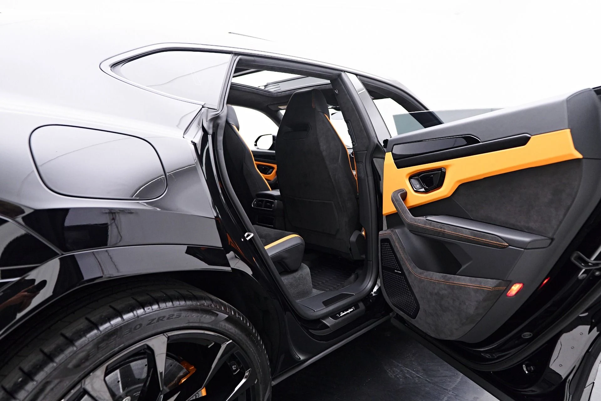 mph032_1605526746_Used_2024_Lamborghini_Urus_S_1759191680_03d88b23df