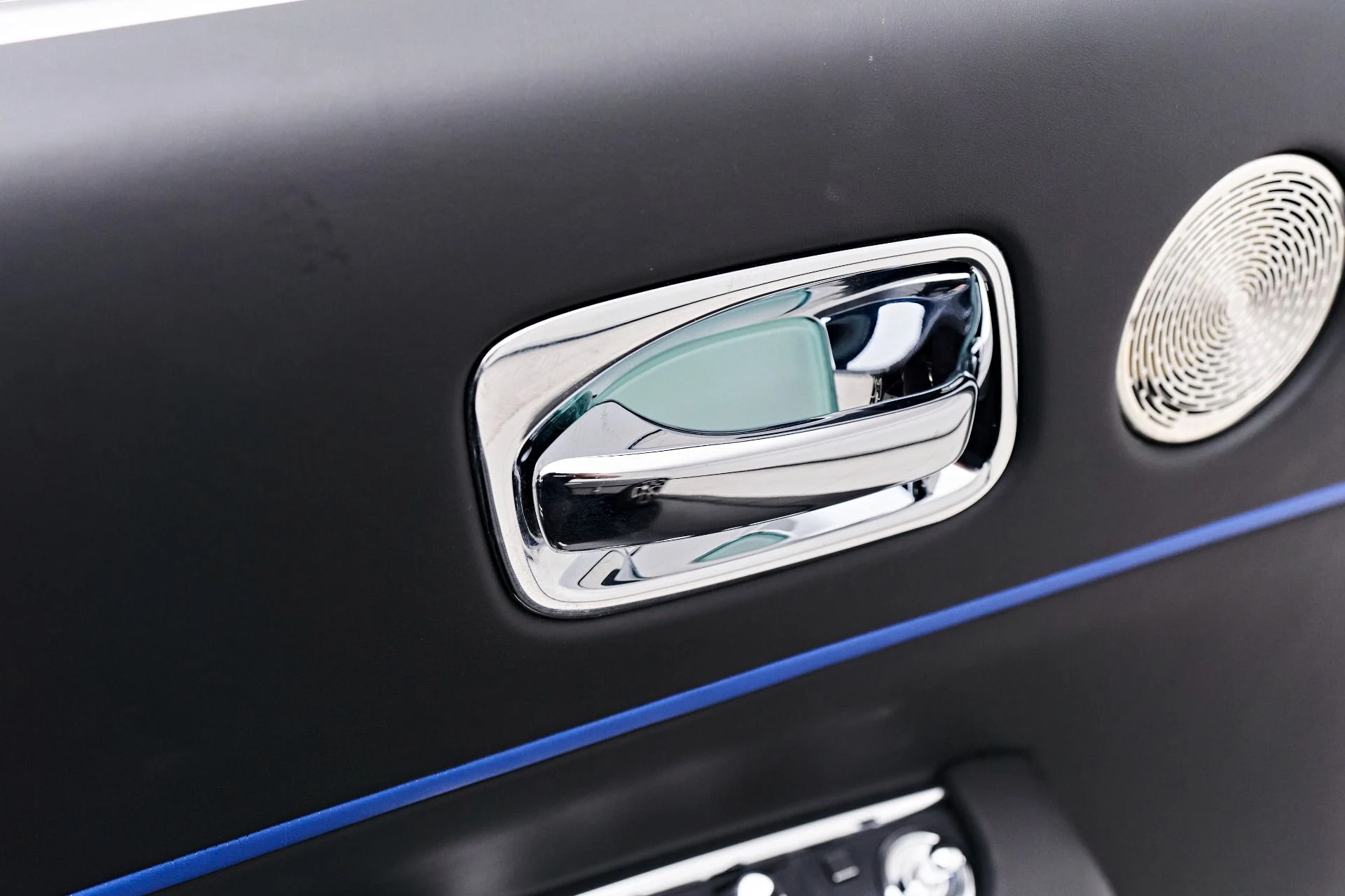 mph032_1609691946_Used_2018_Rolls_Royce_Dawn_Base_1712097655_2ea99d38b9