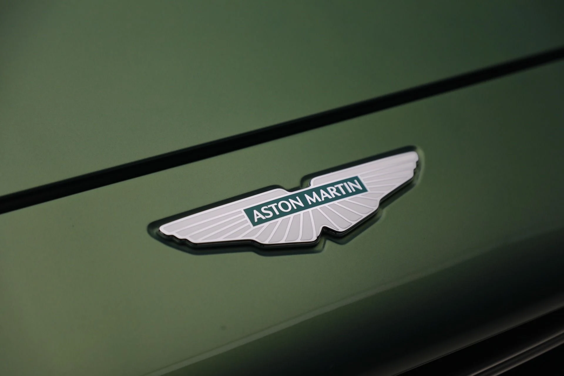 mph032_1632584676_Used_2025_Aston_Martin_DBX_707_1777039966_cf50ed54e9