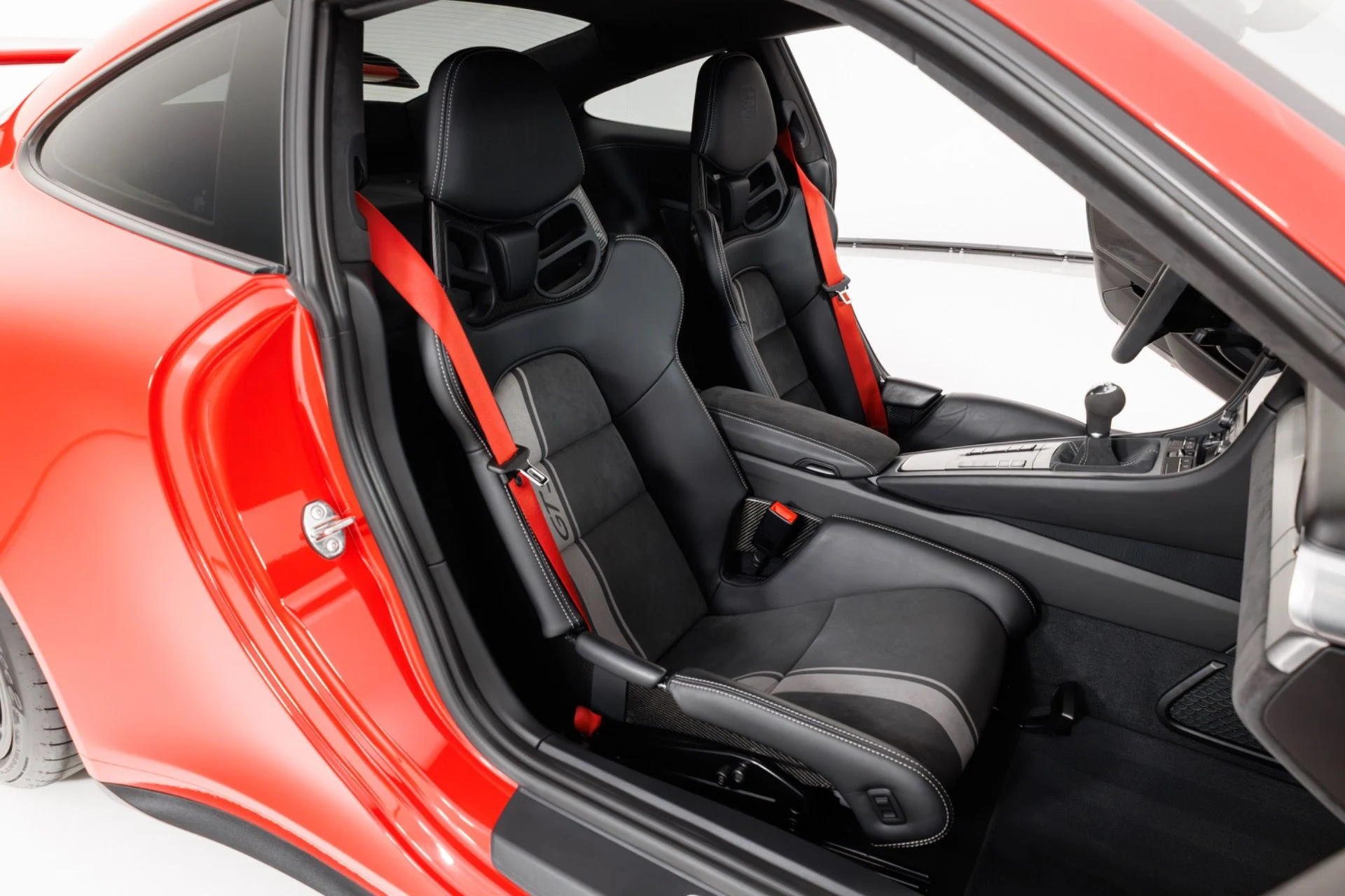 mph032_1644931677_Used_2018_Porsche_911_GT_3_1782237122_0866b54a50