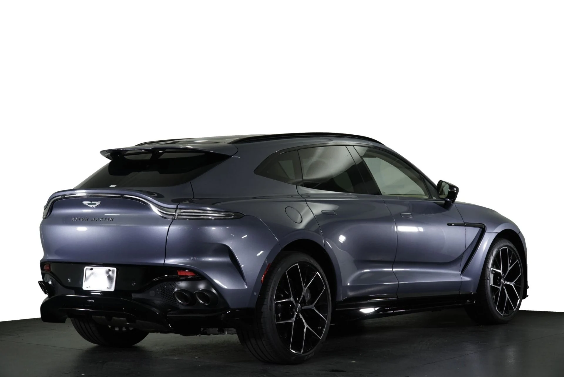 mph032_165234860_New_2026_Aston_Martin_DBX_707_1765563110_f9f22eabd0