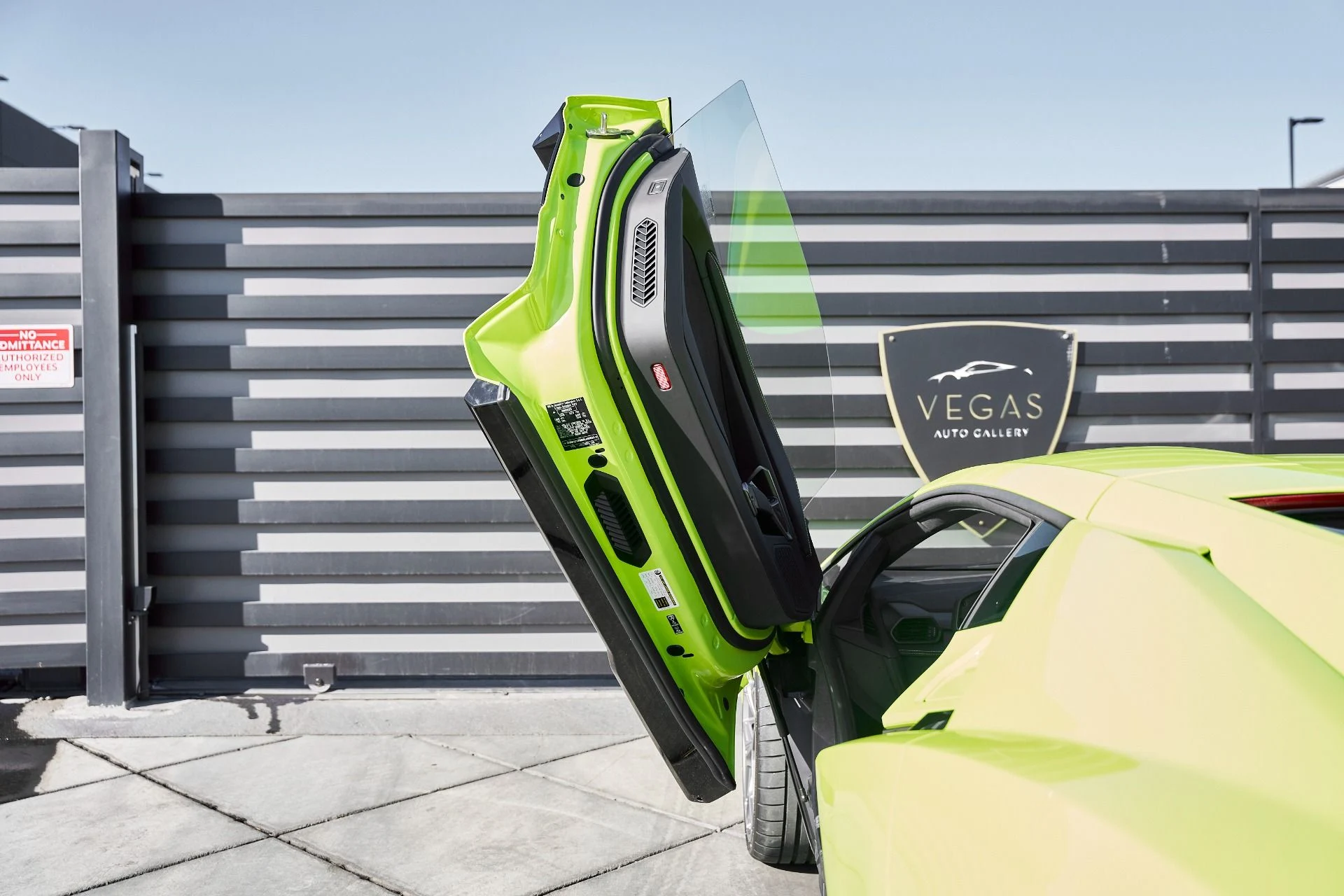 mph032_1653117186_Used_2025_Lamborghini_Revuelto_Base_1769824562_03107c417c