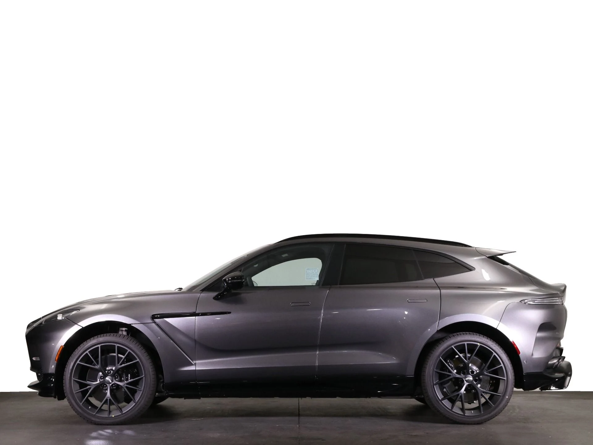 mph032_166223486_New_2025_Aston_Martin_DBX_707_1742253294_027bae2358