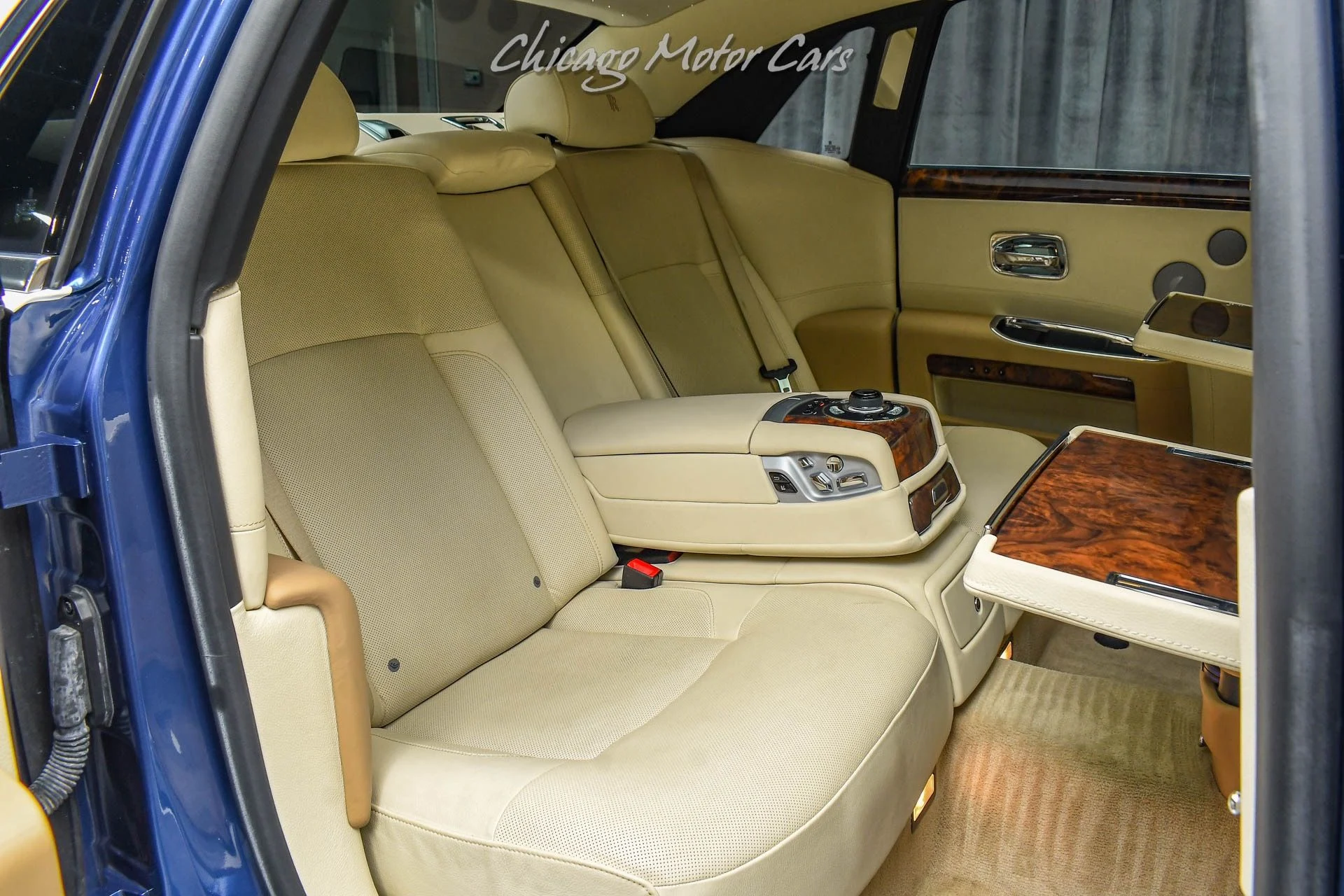 mph032_166393186_13434_p33_l_5d94a3ea62