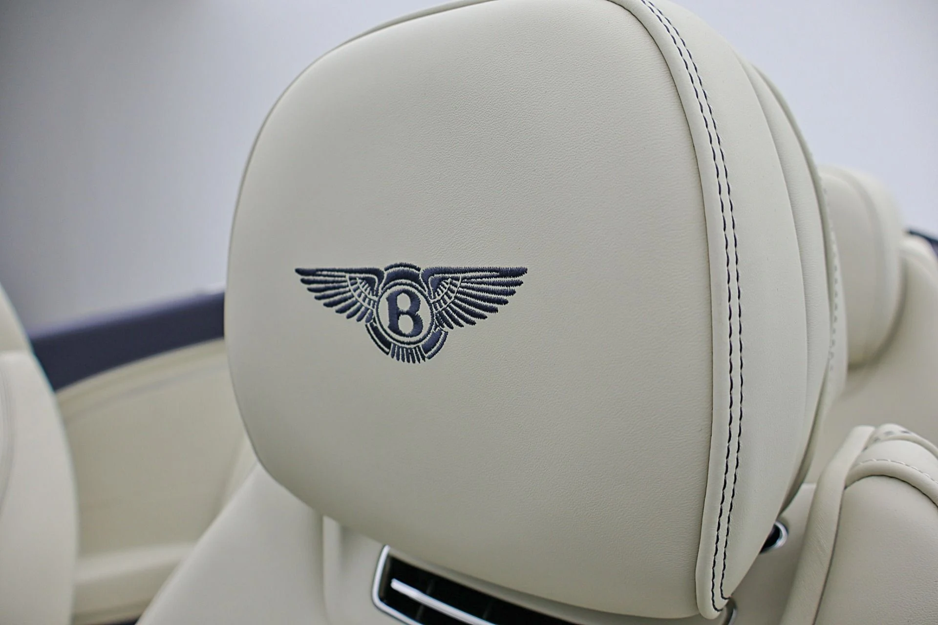 mph032_166642961_New_2026_Bentley_Continental_GTC_044b167506
