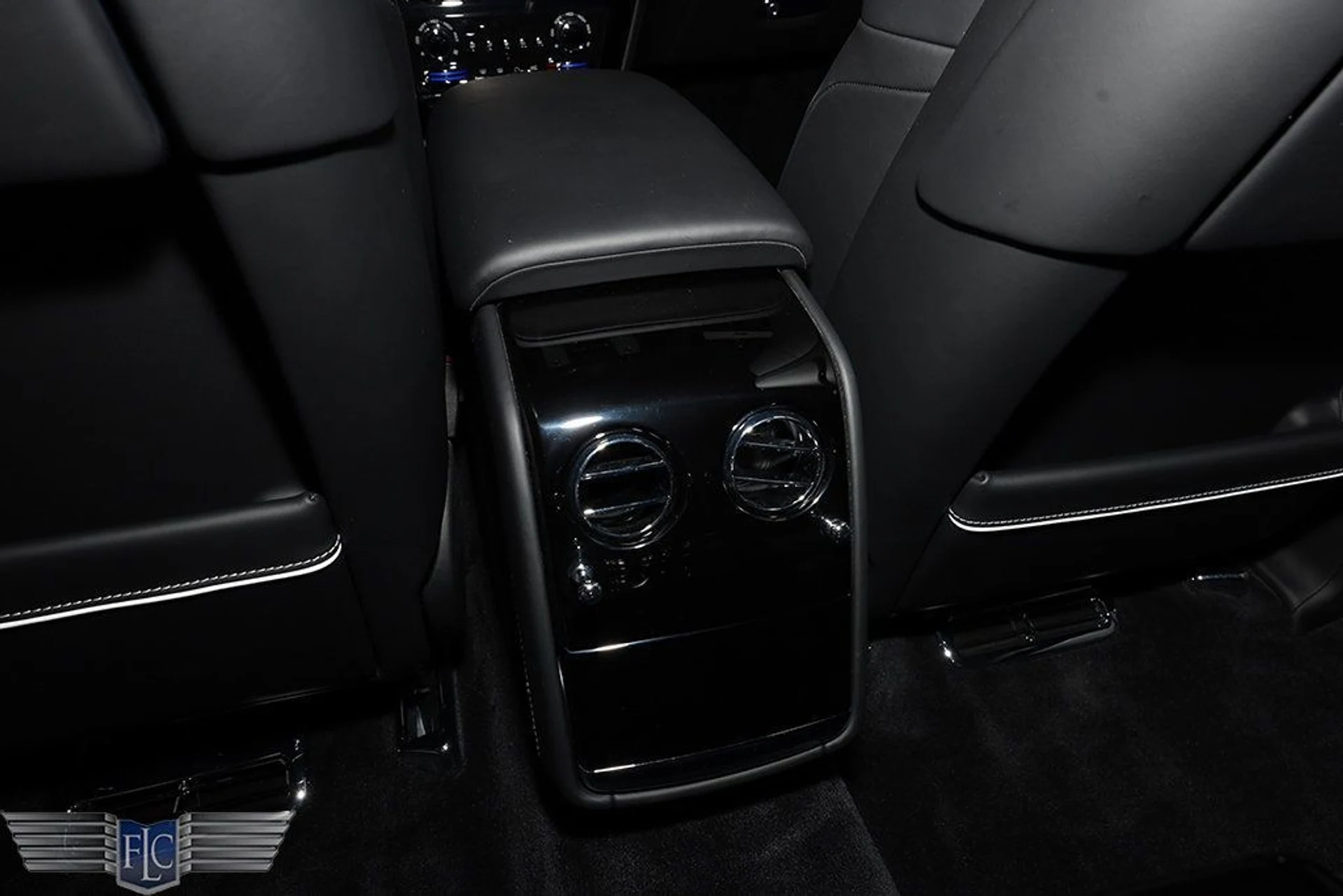 mph032_1671790999_used_2022_rolls_royce_phantom_sedan_9689_23002313_33_1024_ebea20a656