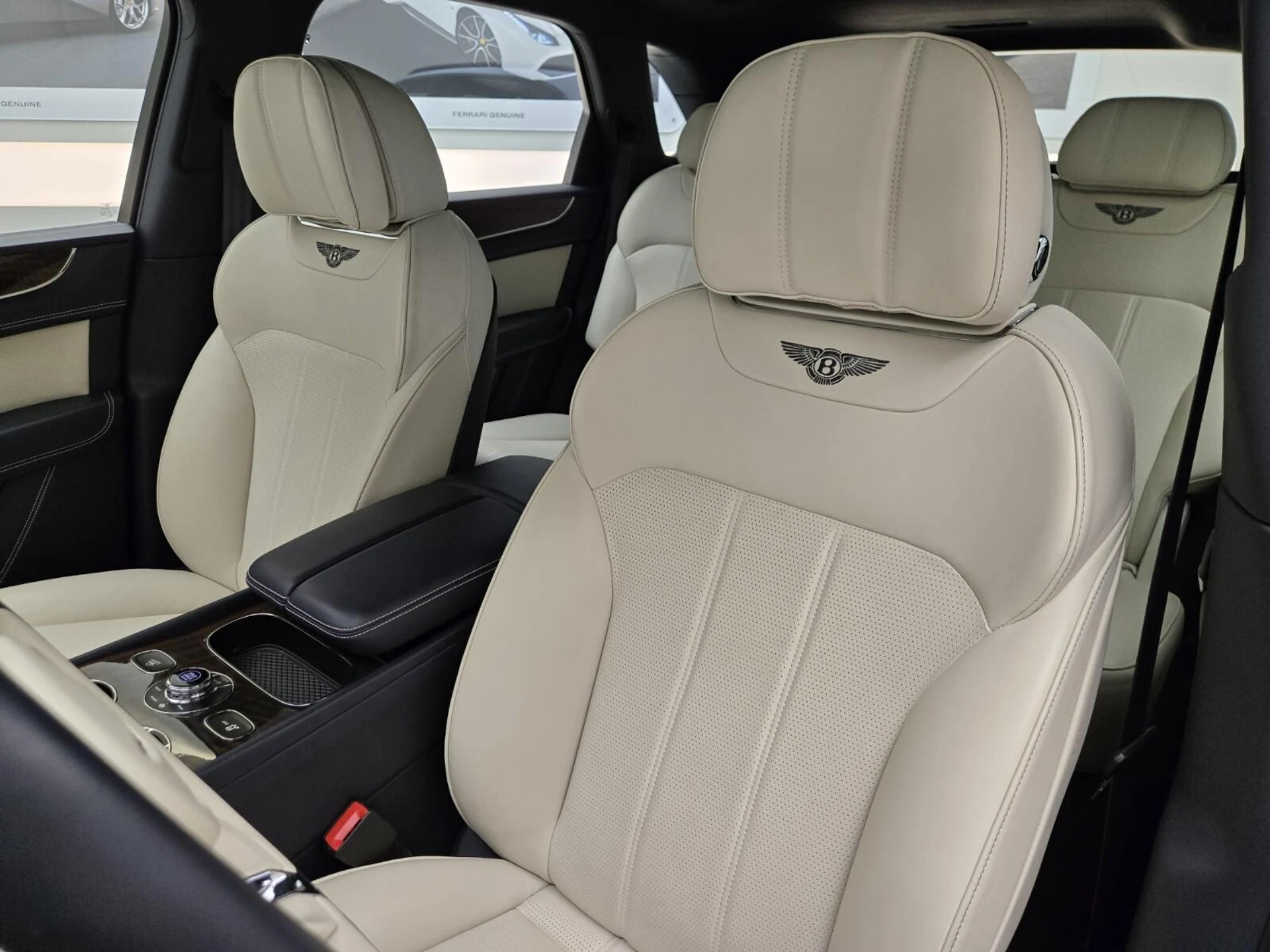 mph032_1682290058_Used_2020_Bentley_Bentayga_V8_1754377298_7a78963b81