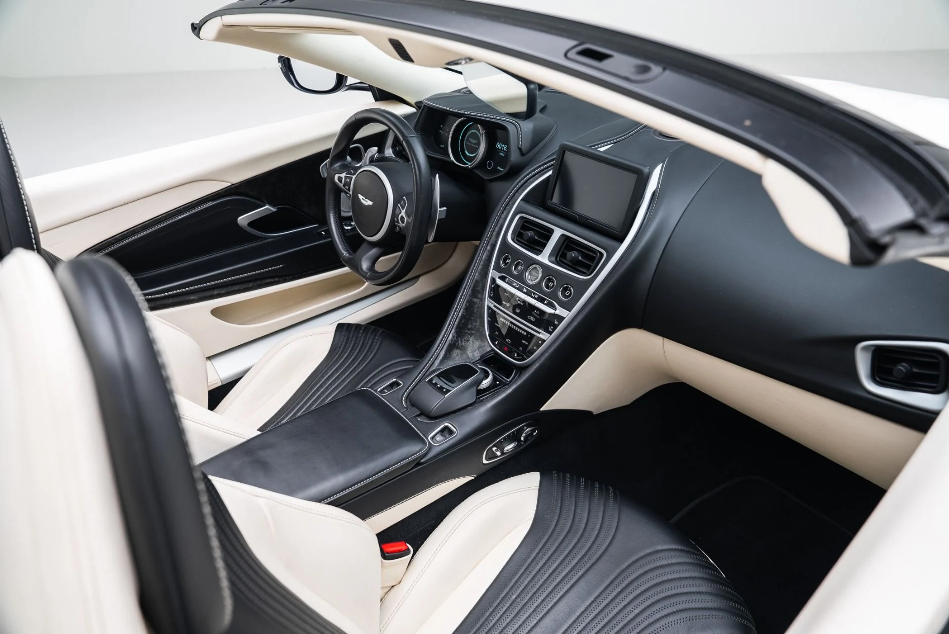 mph032_1704221832_Used_2020_Aston_Martin_DB_11_Volante_1764802988_51ac5d1ceb