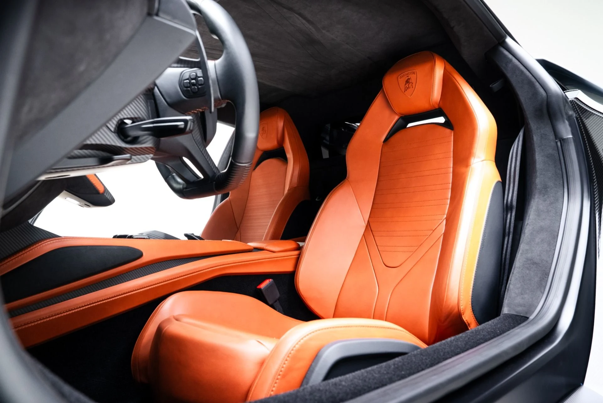 mph032_1721833124_Used_2025_Lamborghini_Revuelto_1770663111_15ed91e696