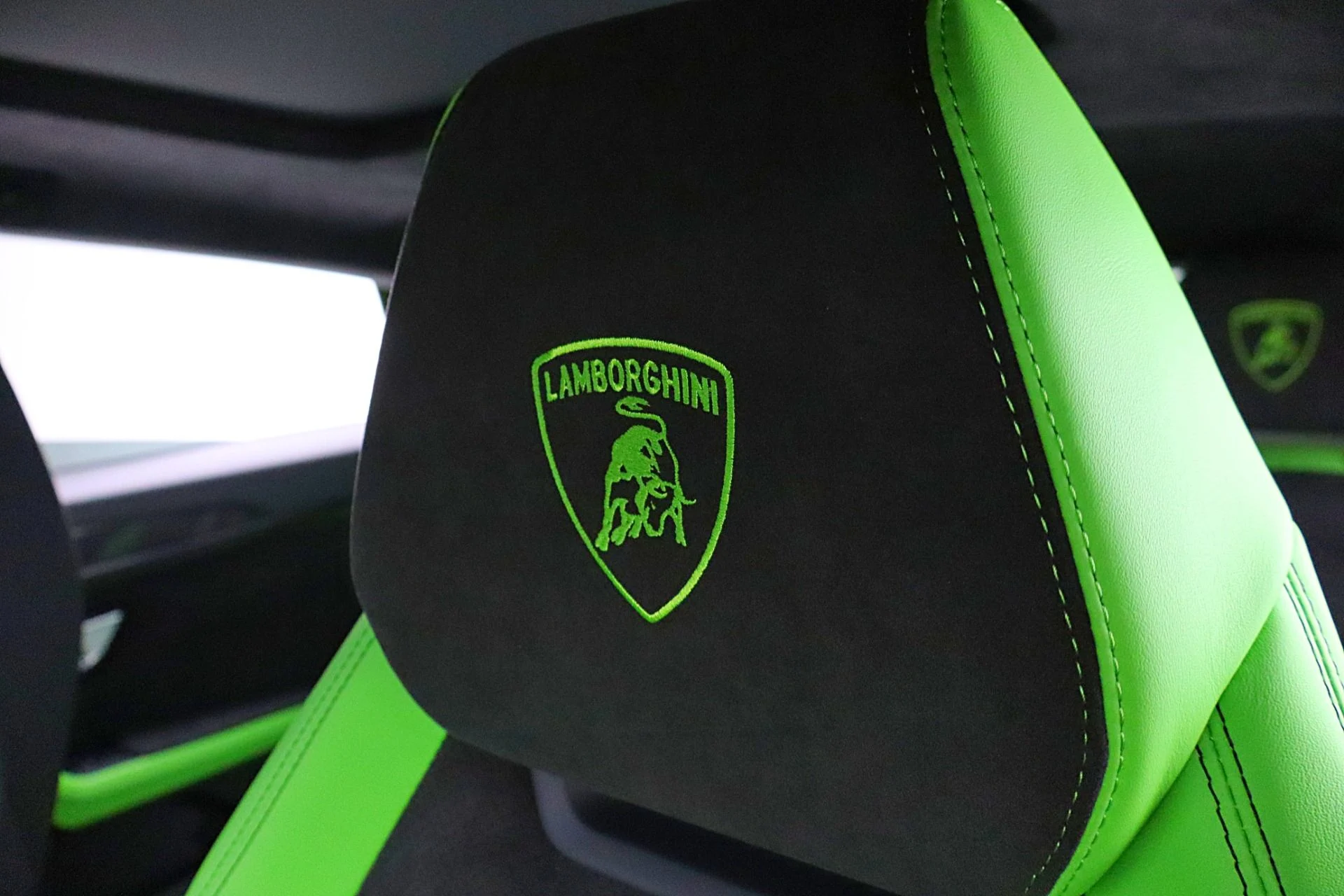 mph032_1756187295_Used_2021_Lamborghini_Urus_SELEZIONE_PRE_OWNED_CERTIFIED_PEARL_CAPSULE_87cd70bd32
