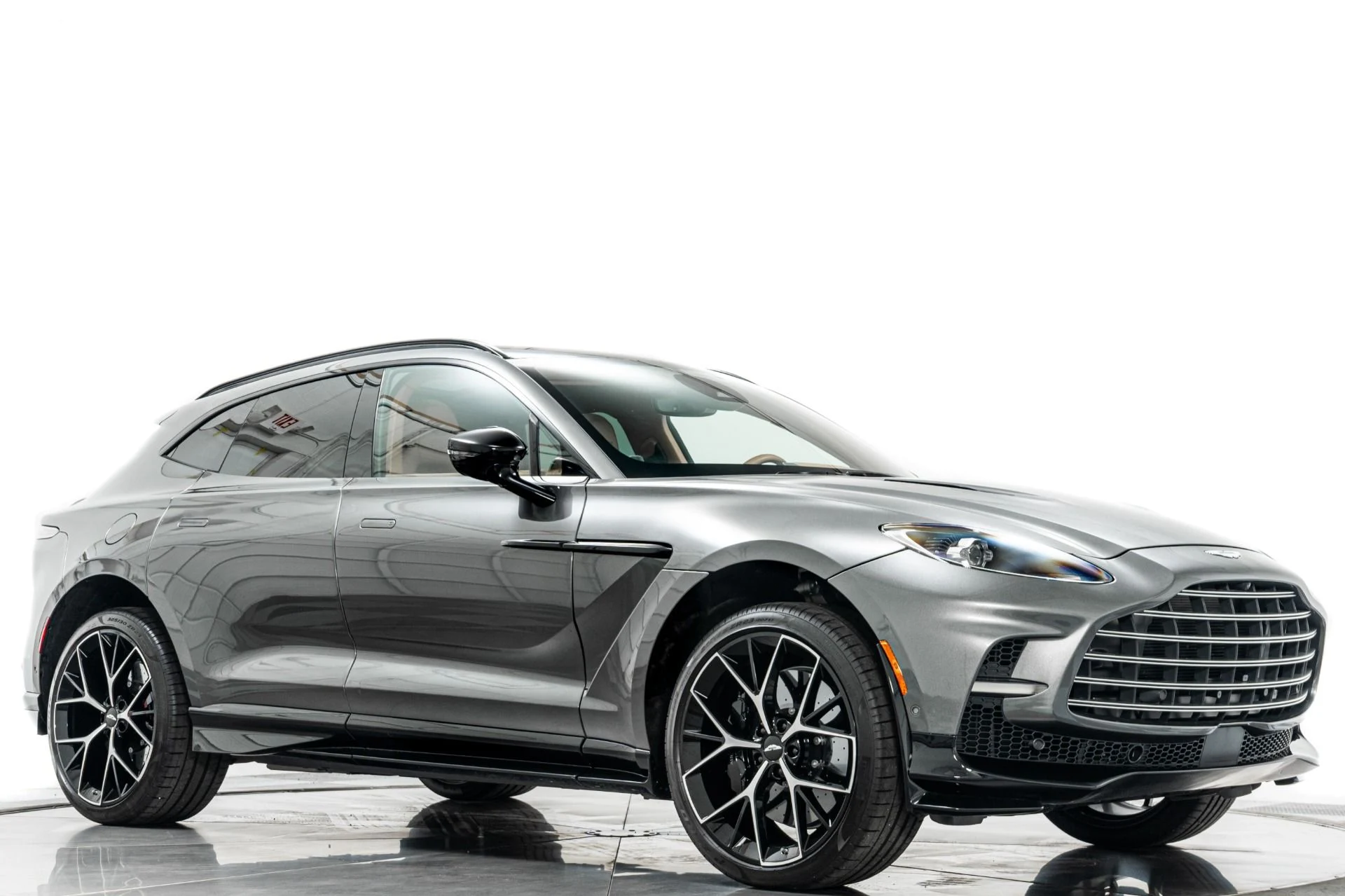 mph032_1779295950_Used_2025_Aston_Martin_DBX_707_1780350121_9d5e9172db