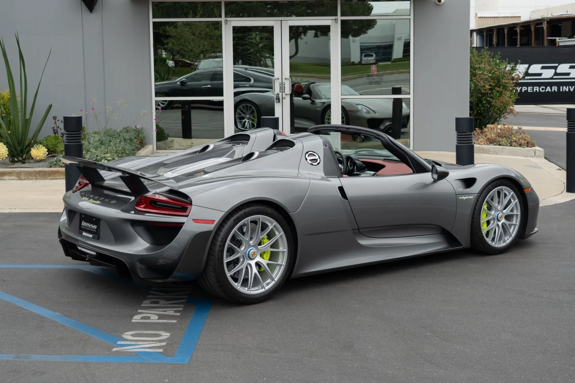 mph032_1785442742_Used_2015_Porsche_918_Spyder_1756496999_b9a233ce32