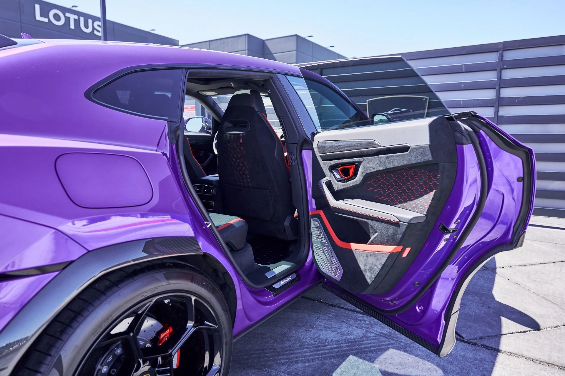 mph032_1794396522_Used_2024_Lamborghini_Urus_Performante_1773968274_ed8241db8d