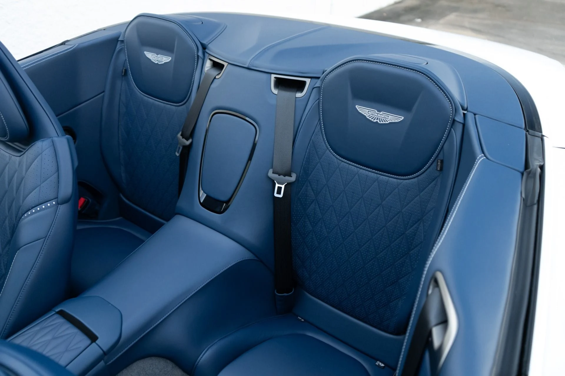 mph032_1800079187_Used_2025_Aston_Martin_DB_12_Volante_1785883940_a17dfd5d67