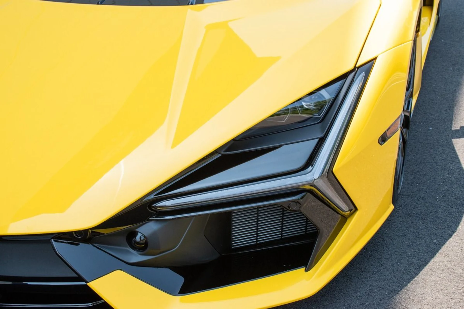 mph032_1800705476_Used_2024_Lamborghini_Revuelto_1740383899_6fcede36b8