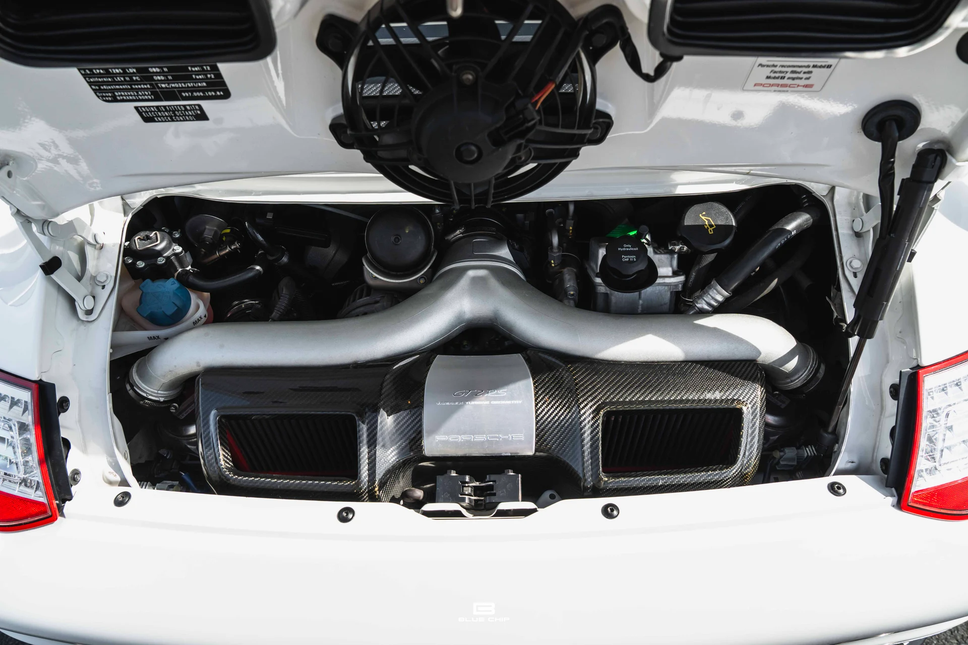 mph032_1818969276_6a34671096e4ef4e05bcb4ed_2011_Porsche_GT_2_RS_32_1617d339b8