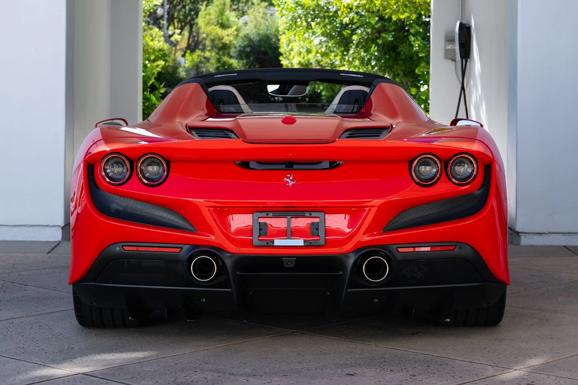 mph032_1819684665_Used_2022_Ferrari_F8_Spider_1791574017_2063ee45d0
