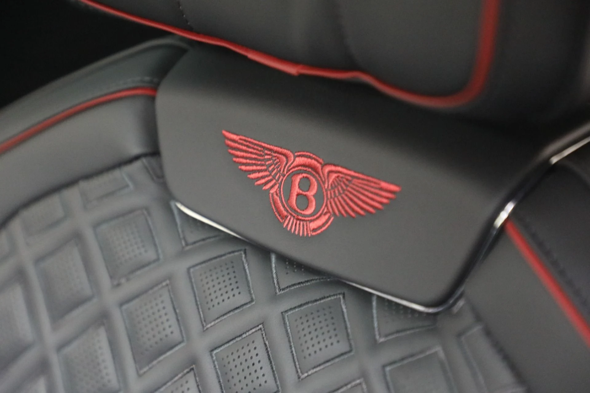 mph032_1820679435_Used_2022_Bentley_Flying_Spur_Hybrid_1788639369_007d43dd75