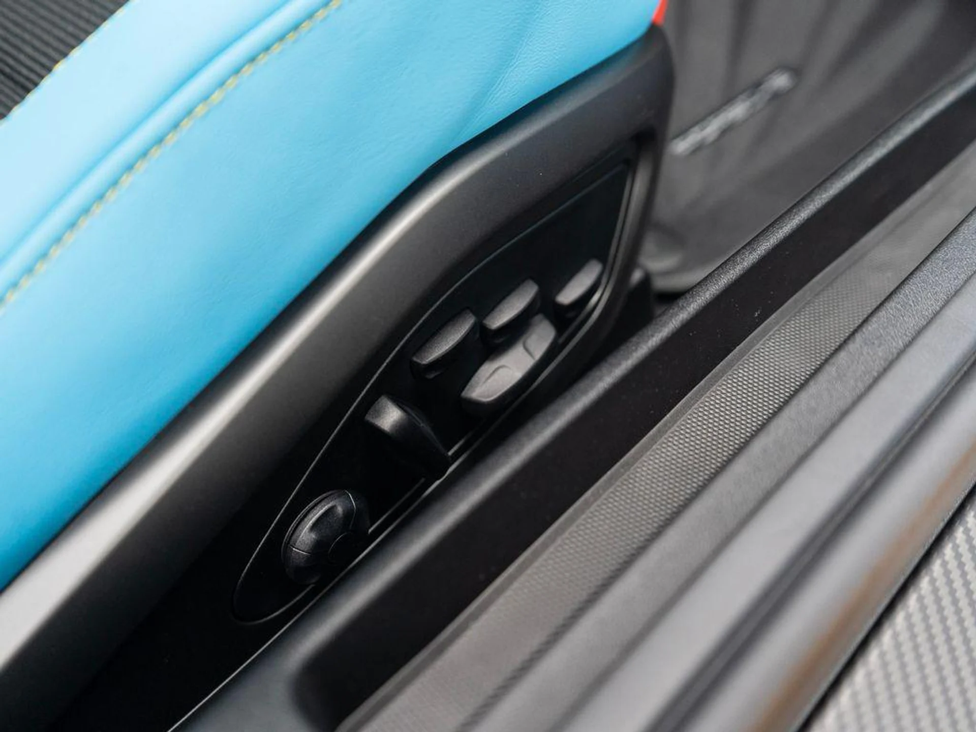 mph032_182126806_VH_Kg_N_Dht_Dx_Ra2w_D_Fbs_S0352k_Fk_05e77dce36