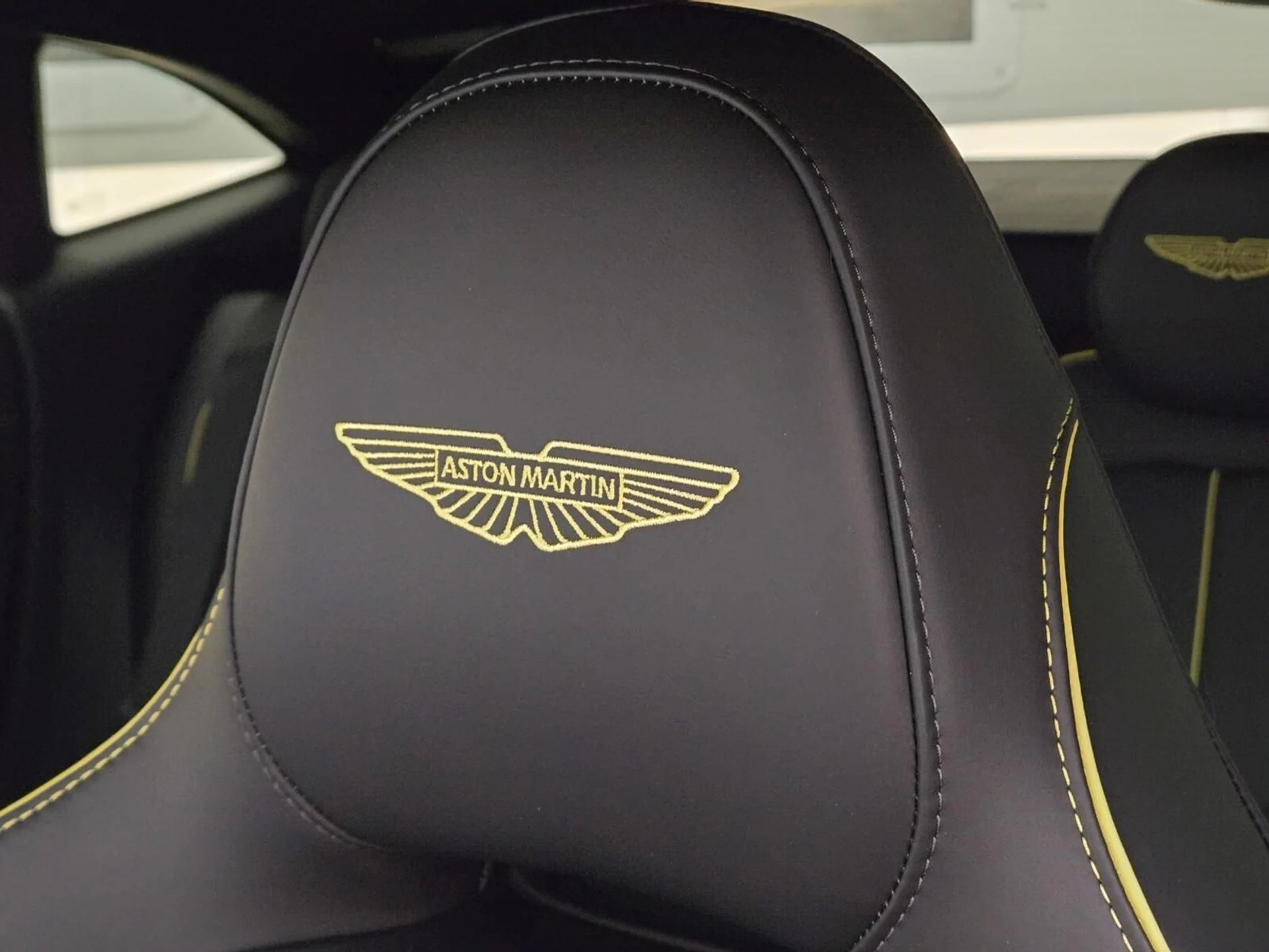 mph032_1822906703_New_2026_Aston_Martin_DBX_S_1783747095_59f68dce49