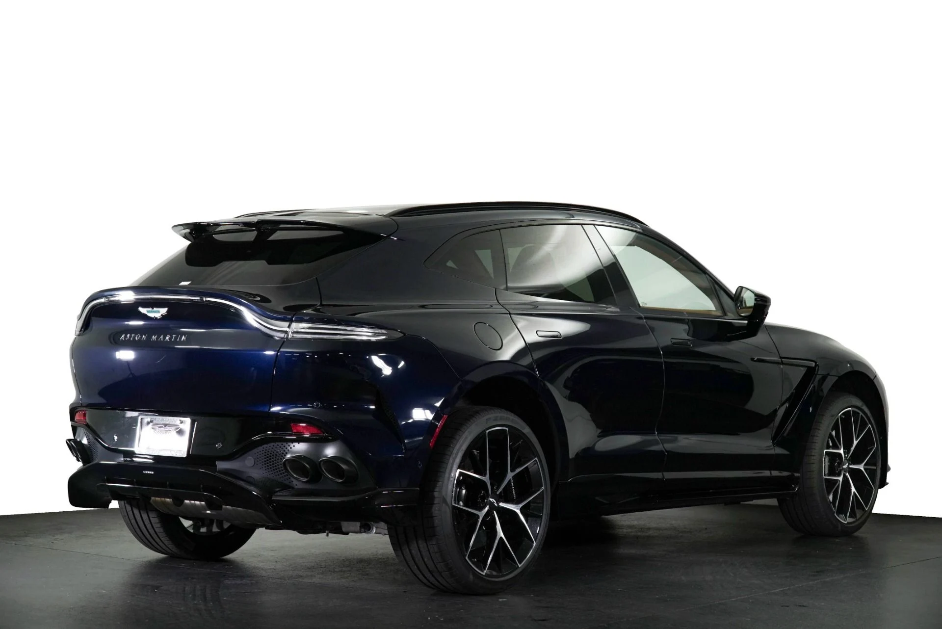 mph032_1827797485_New_2026_Aston_Martin_DBX_707_1769300415_84e1051084