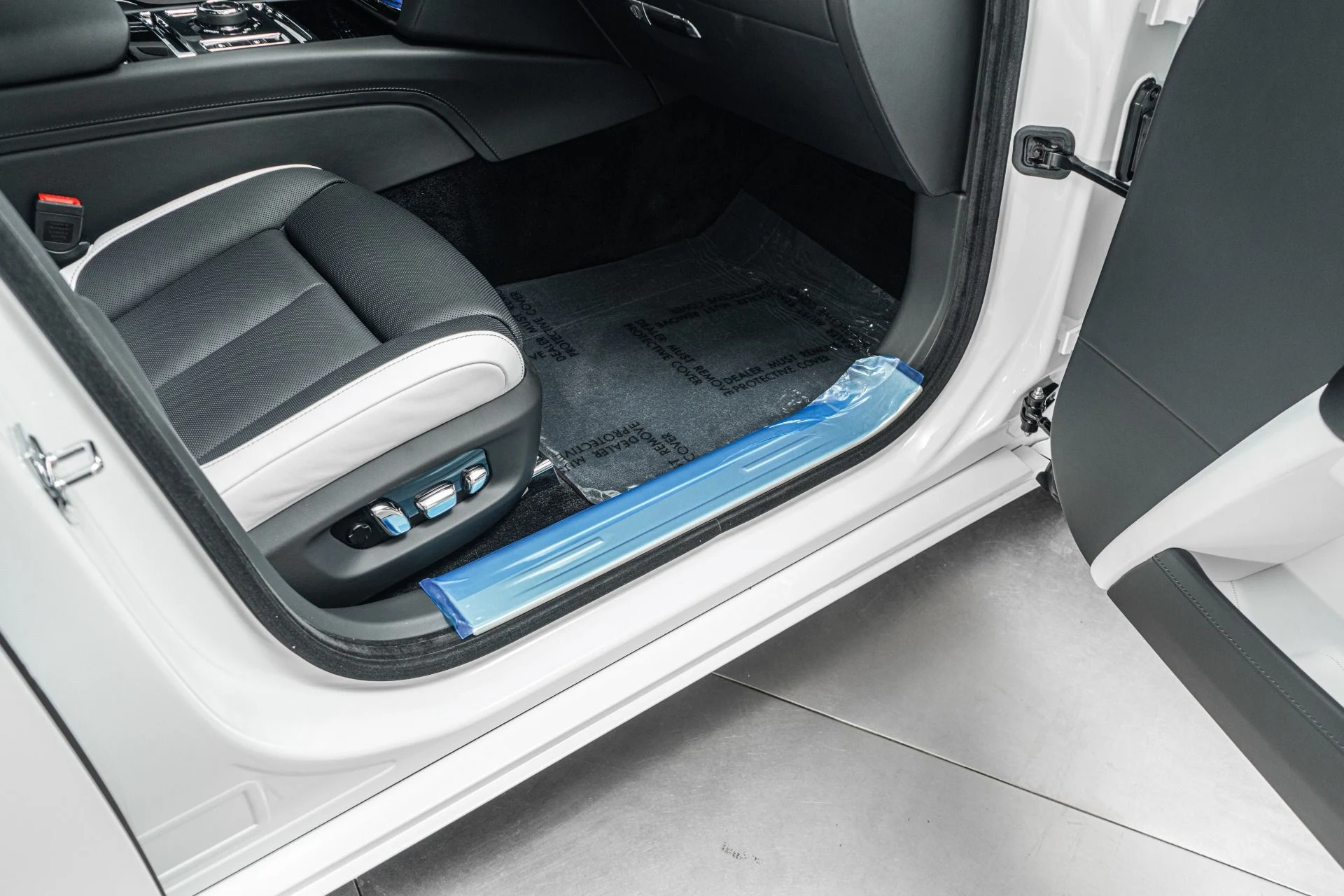 mph032_1841420037_Used_2026_Rolls_Royce_Ghost_Two_Tone_Interior_Low_Miles_1781640354_089727653c