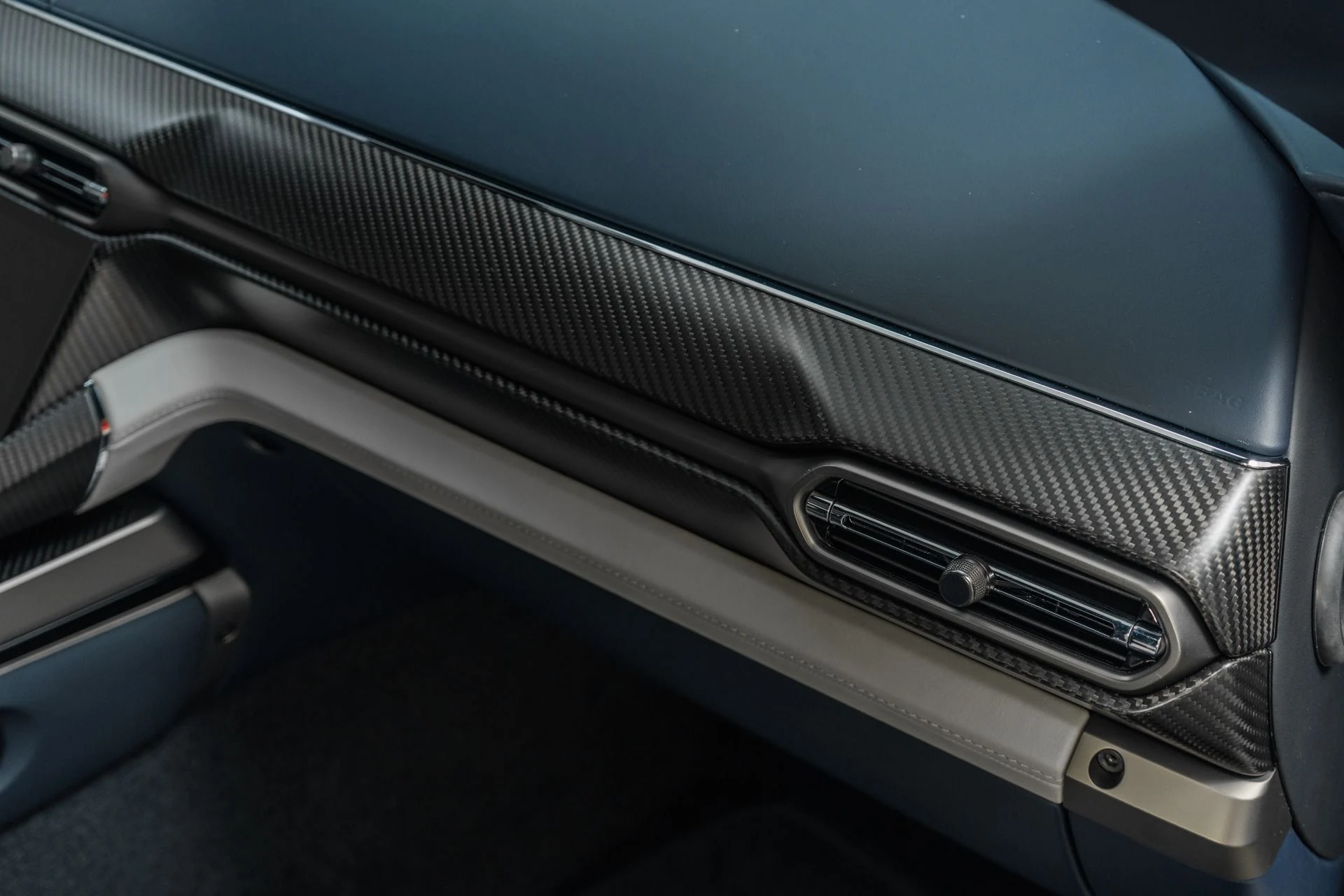 mph032_1841561069_Used_2025_Aston_Martin_Vanquish_552_K_MSRP_Titanium_Exhaust_Interior_Carbon_Pack_1772219889_2d835bad3b