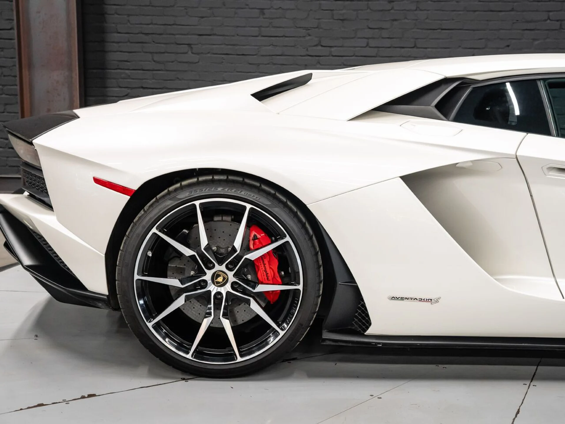mph032_1848814946_lamborghini_aventador_2017_41e16206a1