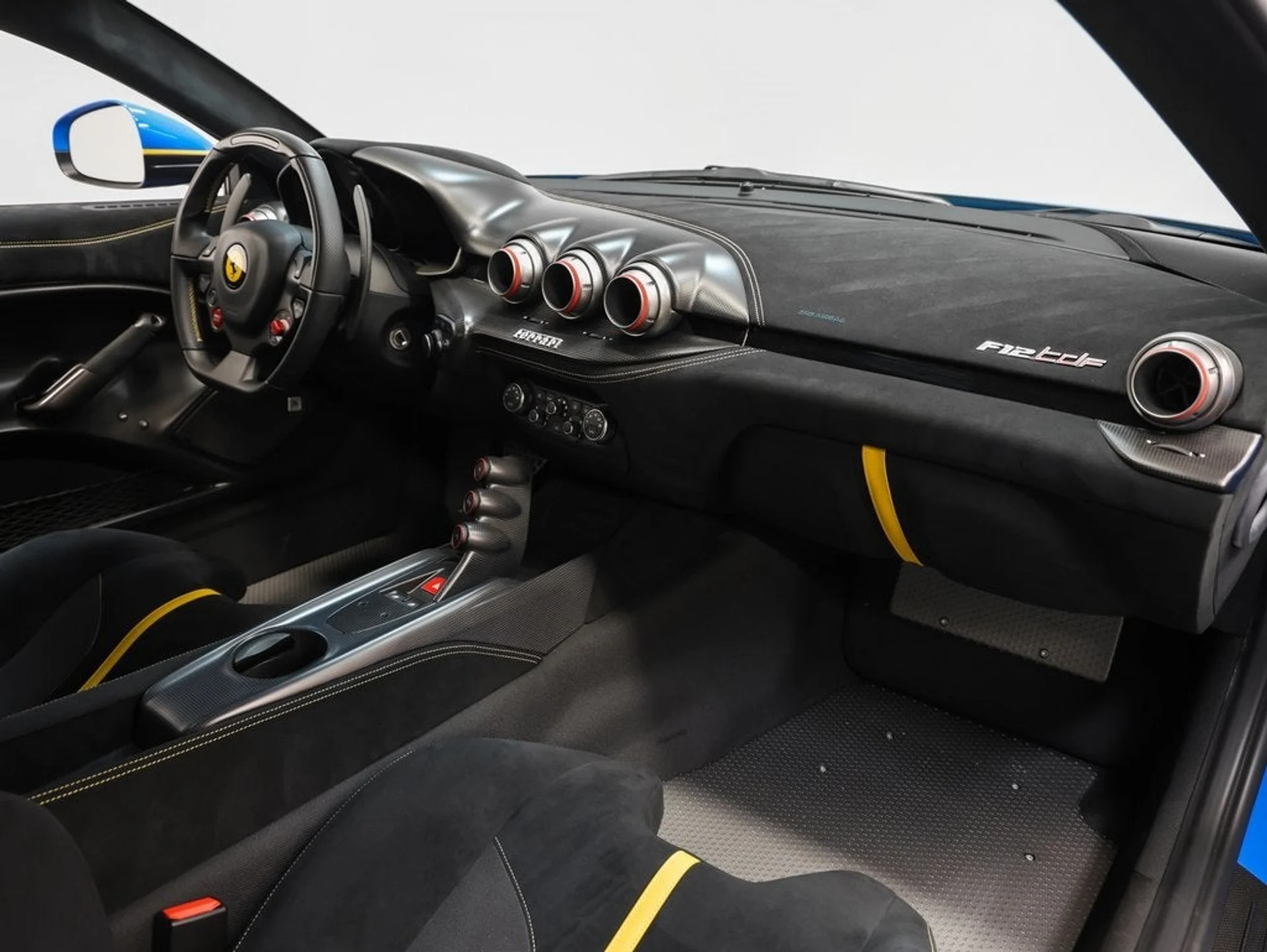 mph032_1853170157_33_62b25bd090